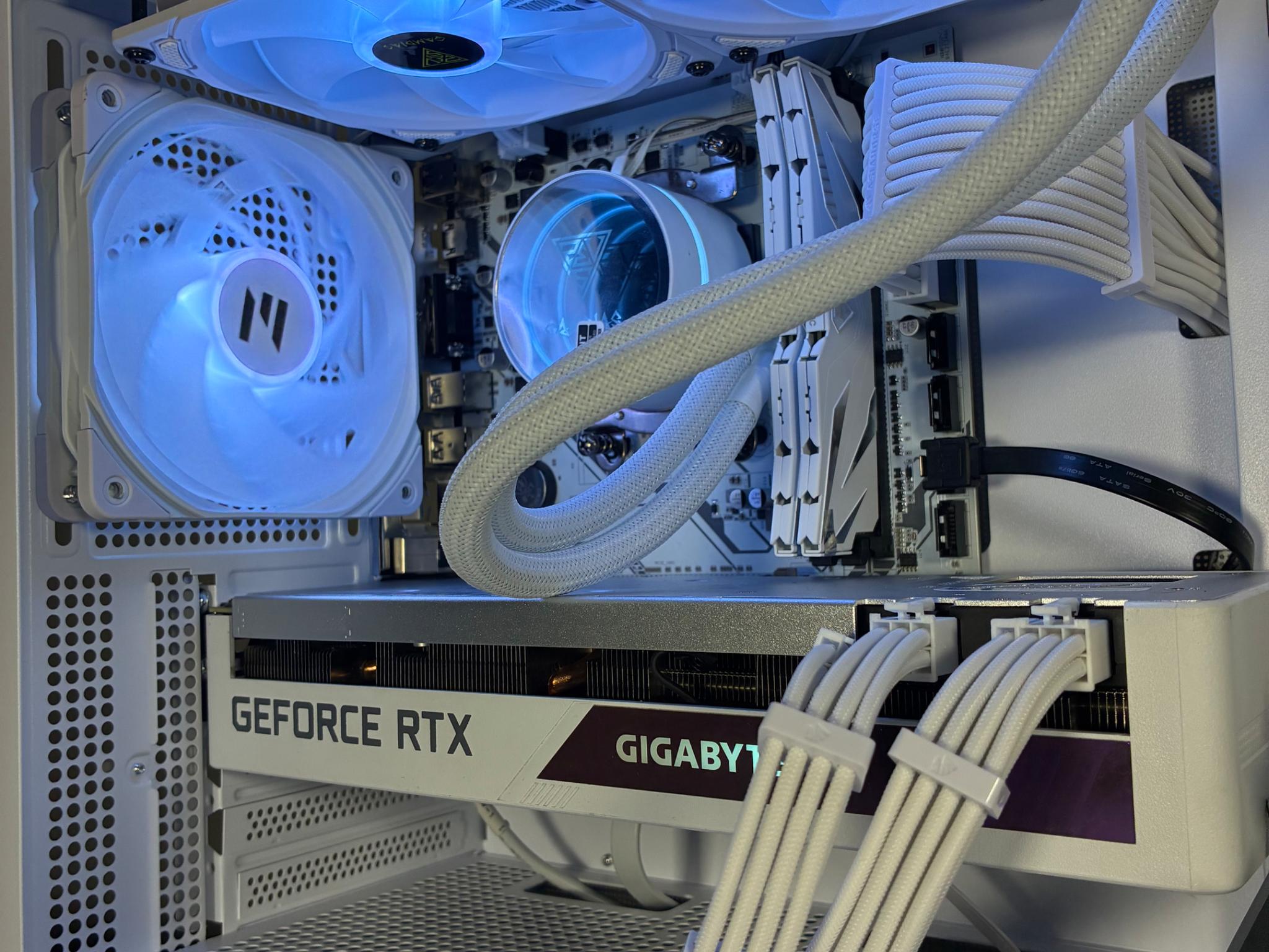 WICKED WHITE PC | RTX 3070 | Ryzen 7 3700X | 32 GB RAM | 1.5 TB Storage