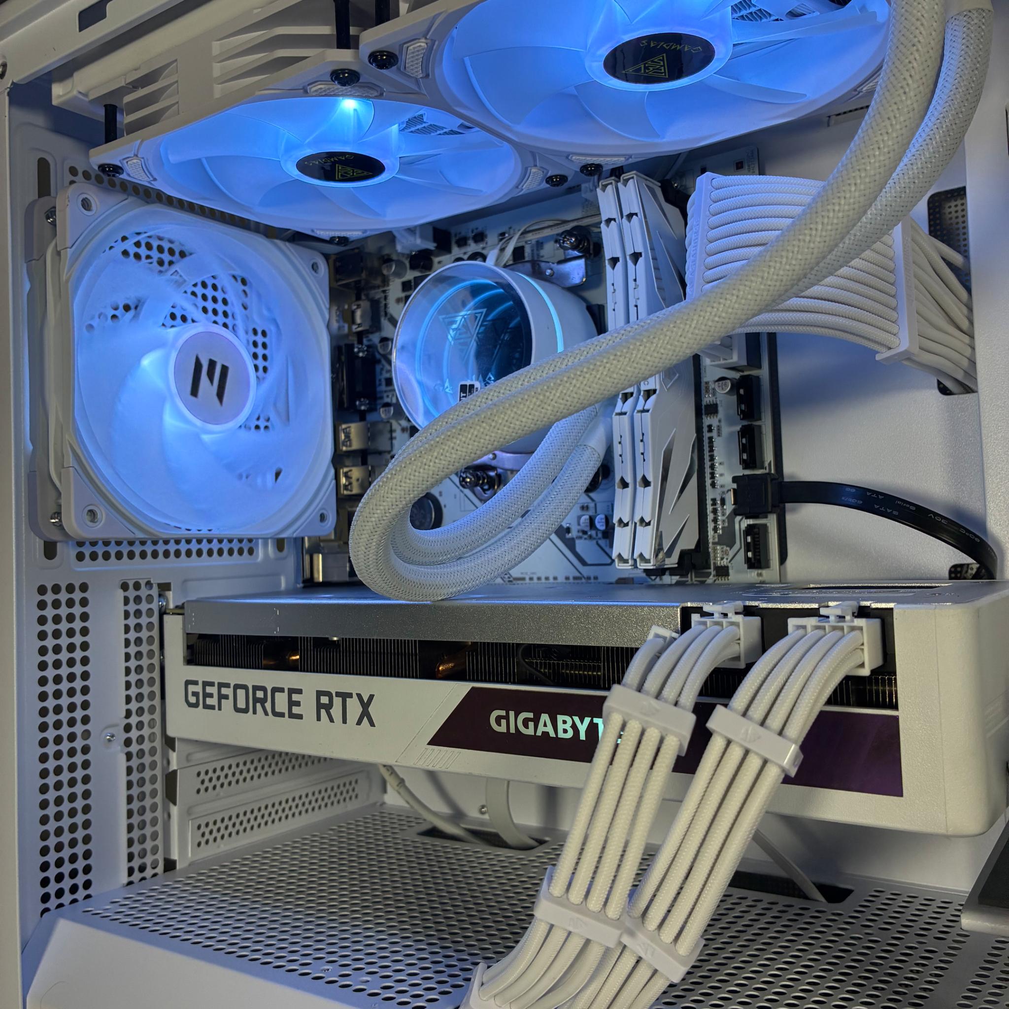 WICKED WHITE PC | RTX 3070 | Ryzen 7 3700X | 32 GB RAM | 1.5 TB Storage