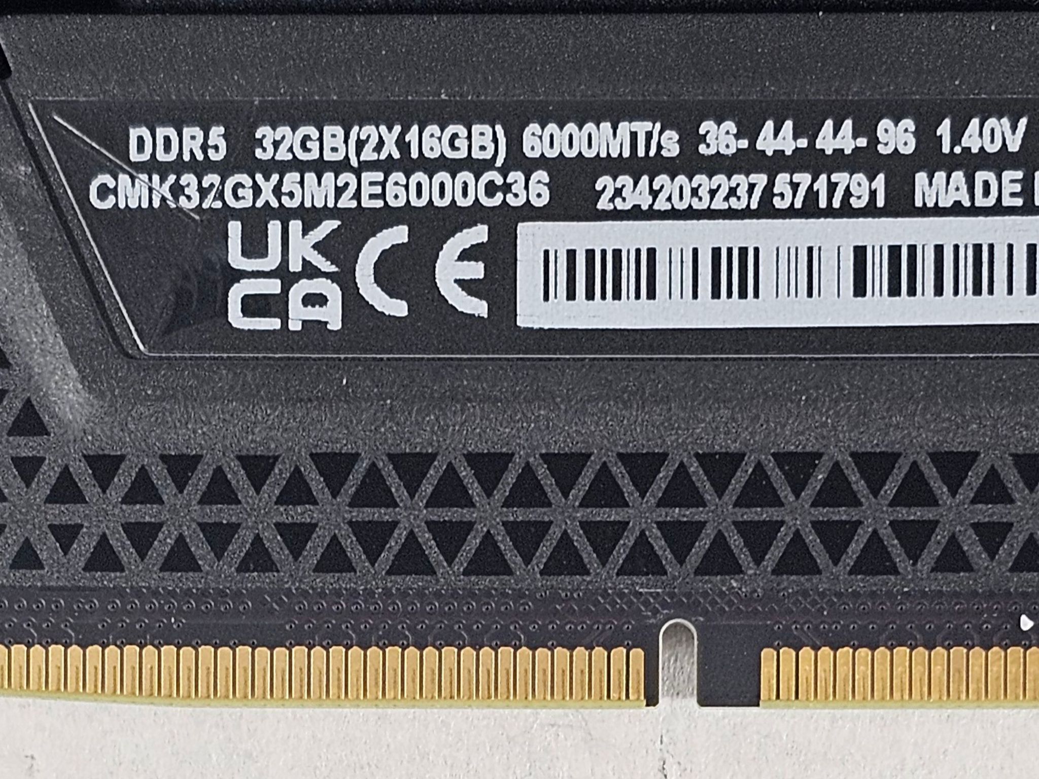 32GB DDR5 (2x16GB) CL36 6000MT/s Corsair Vengeance