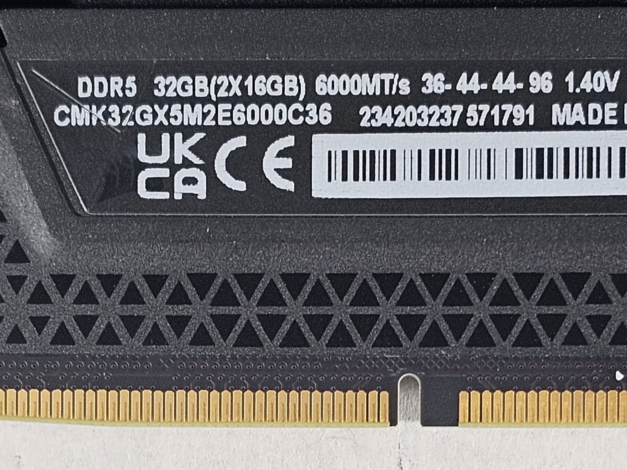 32GB DDR5 (2x16GB) CL36 6000MT/s Corsair Vengeance