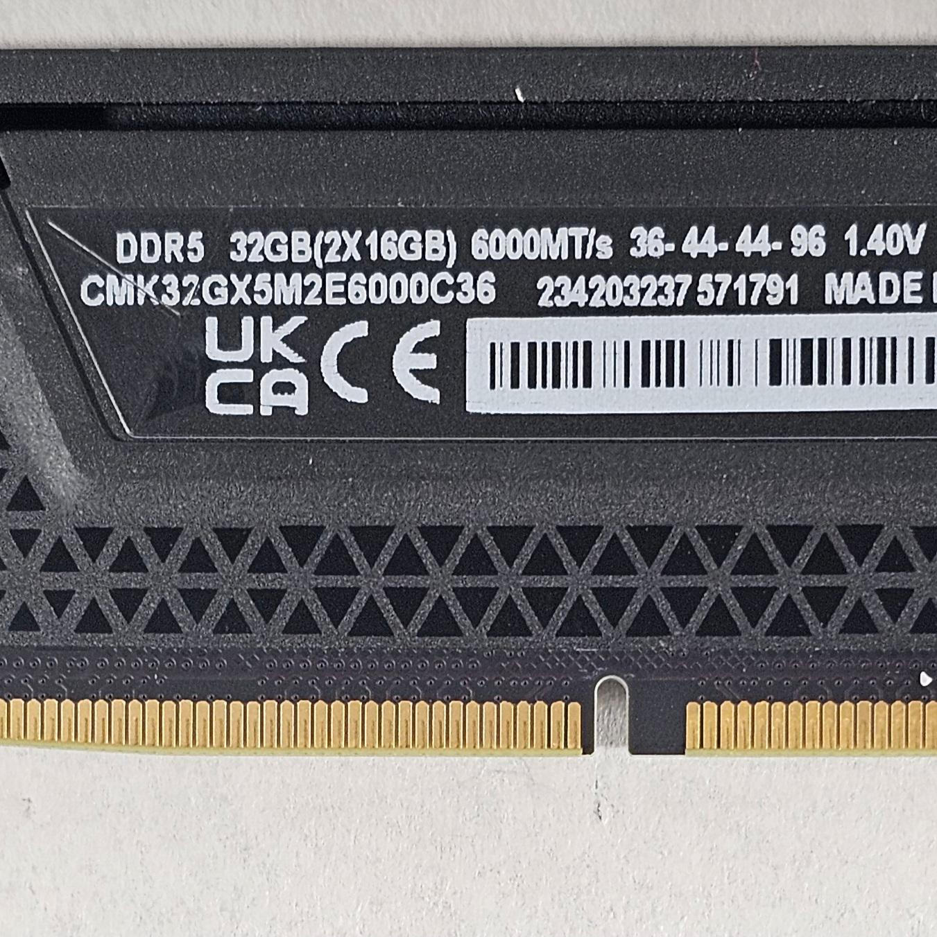 32GB DDR5 (2x16GB) CL36 6000MT/s Corsair Vengeance