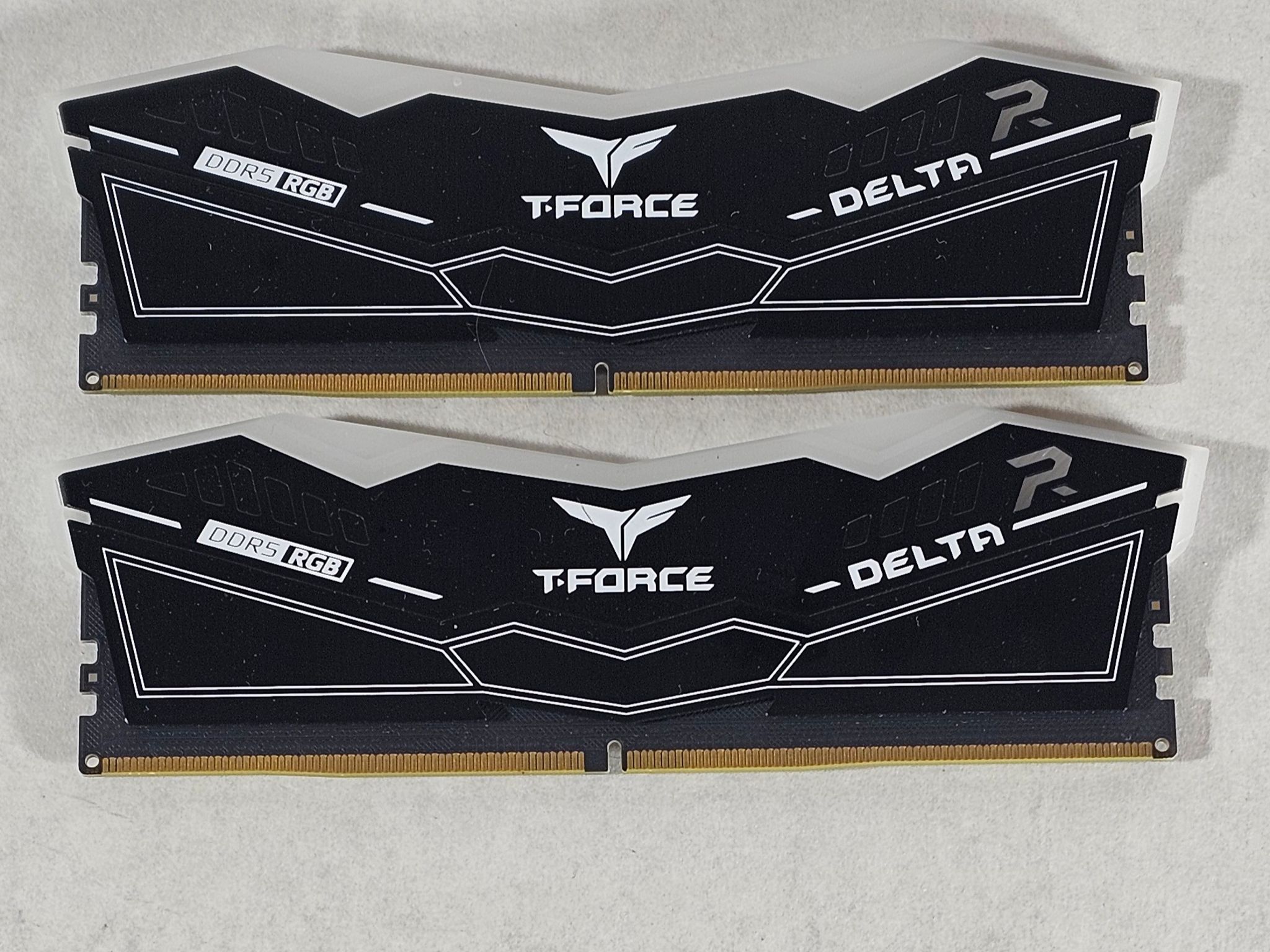 32GB DDR5 (2x16GB) CL32 5600MT/s RGB T-Force DELTA R