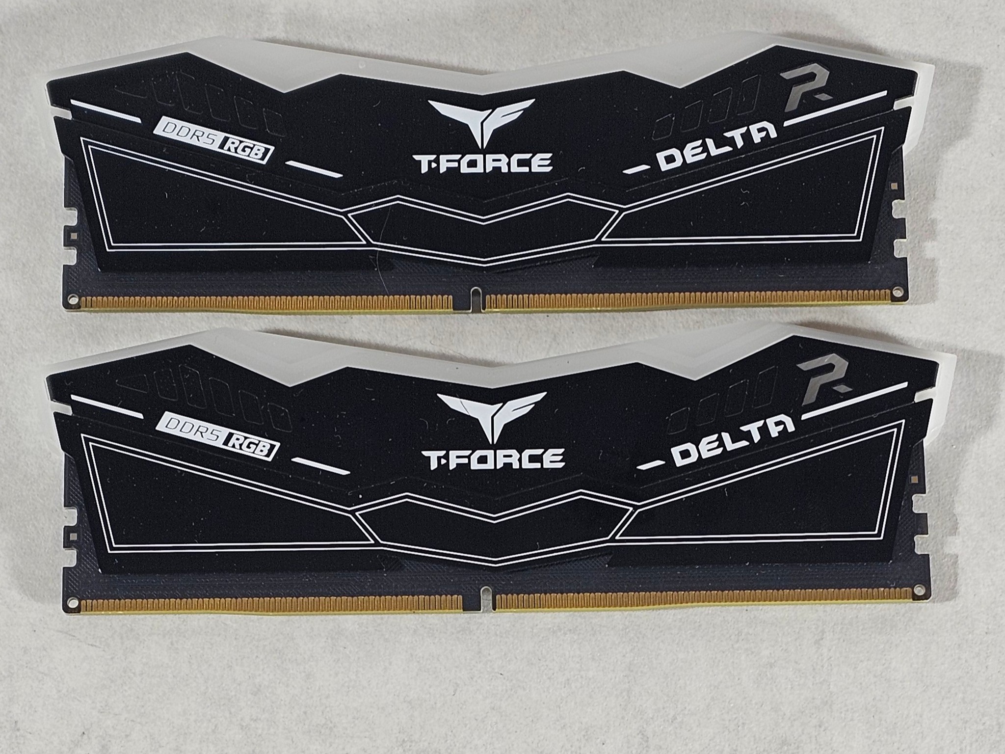 32GB DDR5 (2x16GB) CL32 5600MT/s RGB T-Force DELTA R