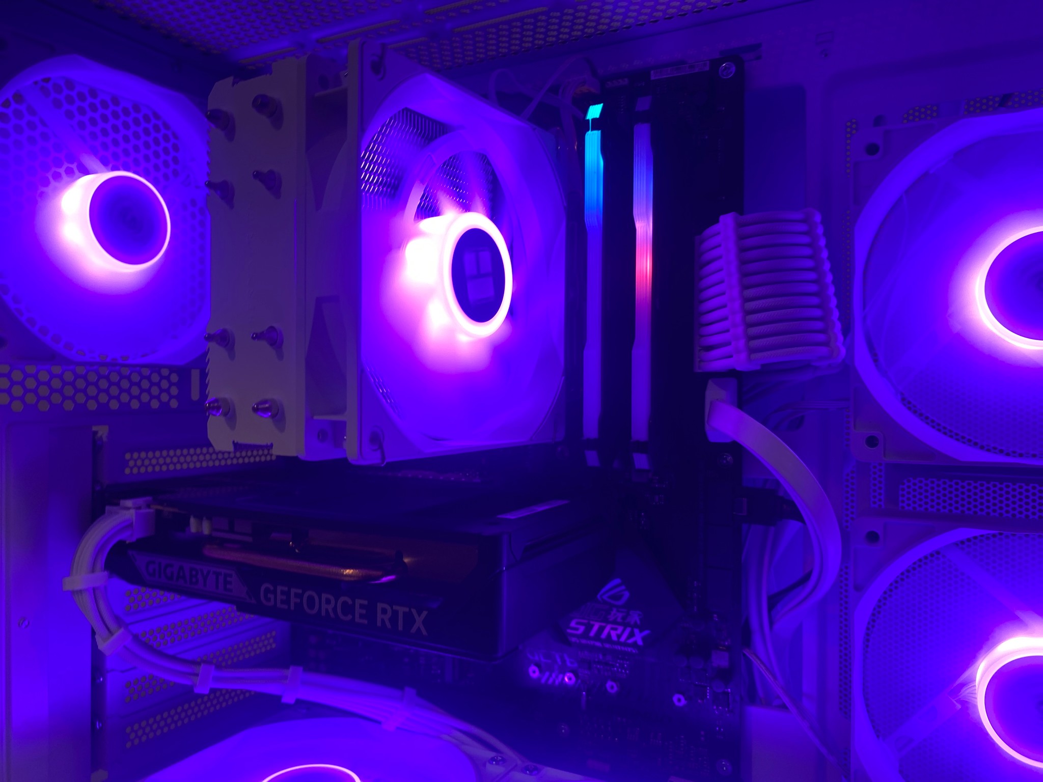 White RGB Gaming PC | Ryzen 7 3700X | RTX 5050 8GB | 16GB RGB | 500GB M.2 SSD