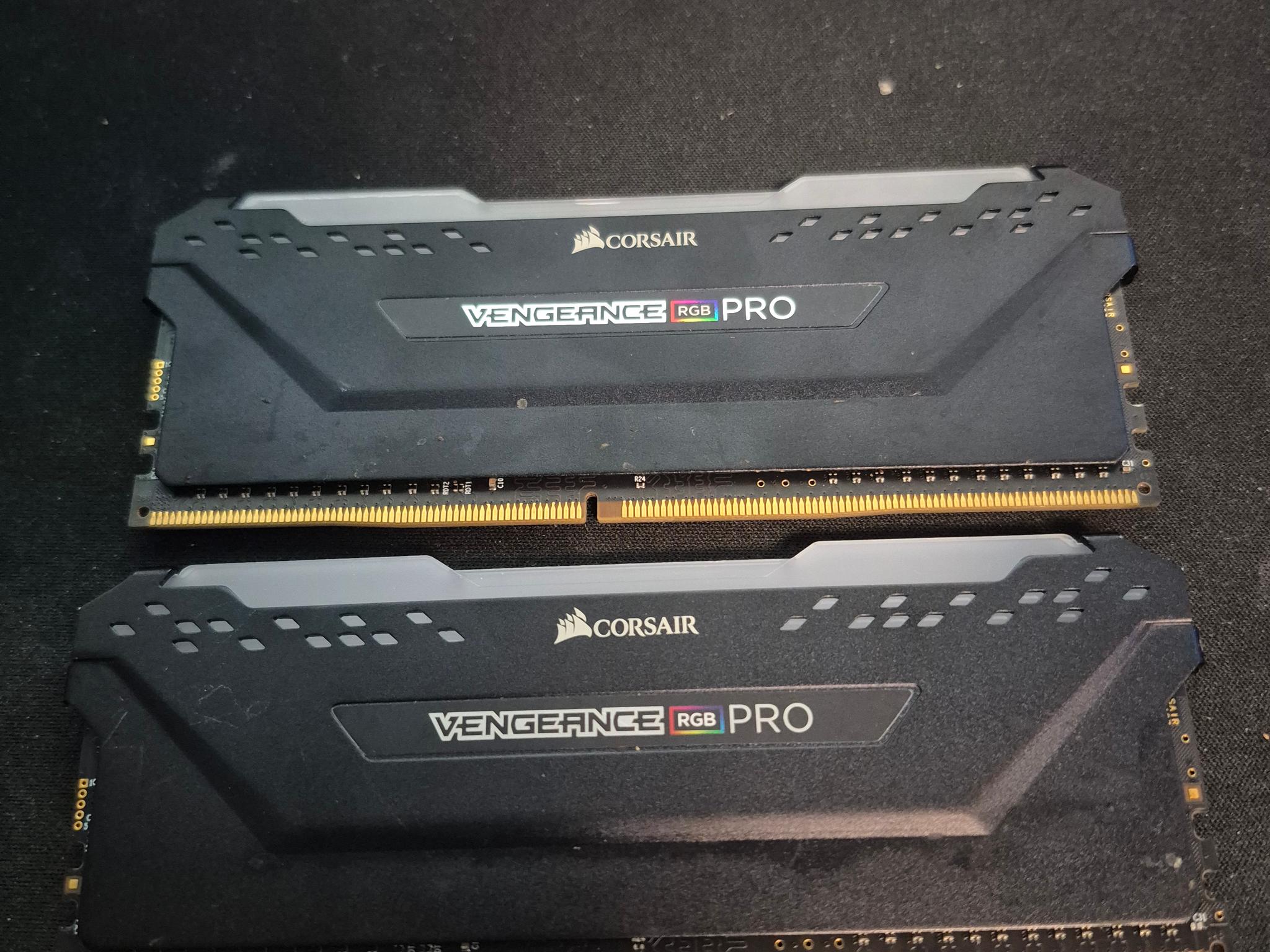Ddr4 16gb Corsair VengeanceRgbPro Ram
