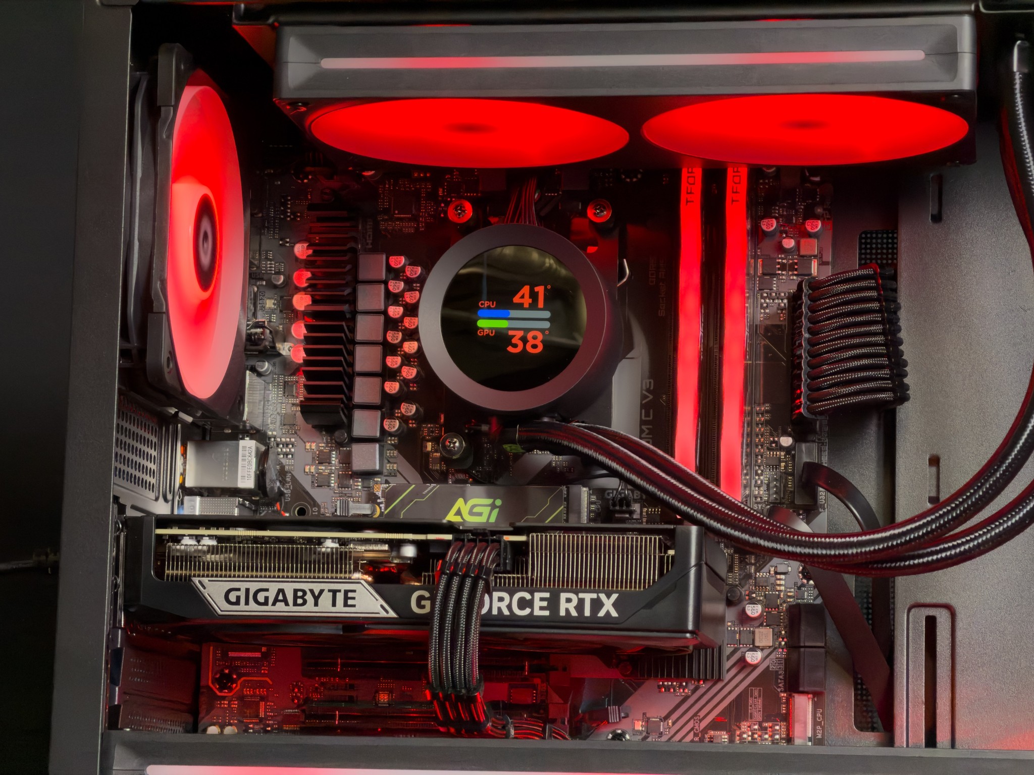 Lumenforge | RTX 5060ti 16gb | R5 7600x | RGB 16gb DDR5 | 1TB SSD