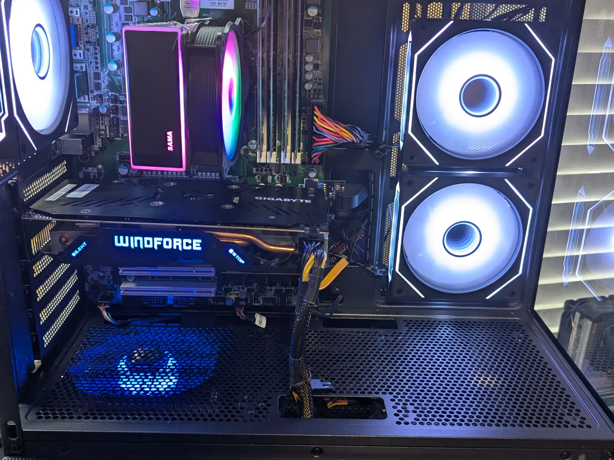 90 FPS Fortnite | Scratch and Dent | i5-4570S , 16GB RAM, 480GB SSD, R9 380X 4GB, RGB, Wifi