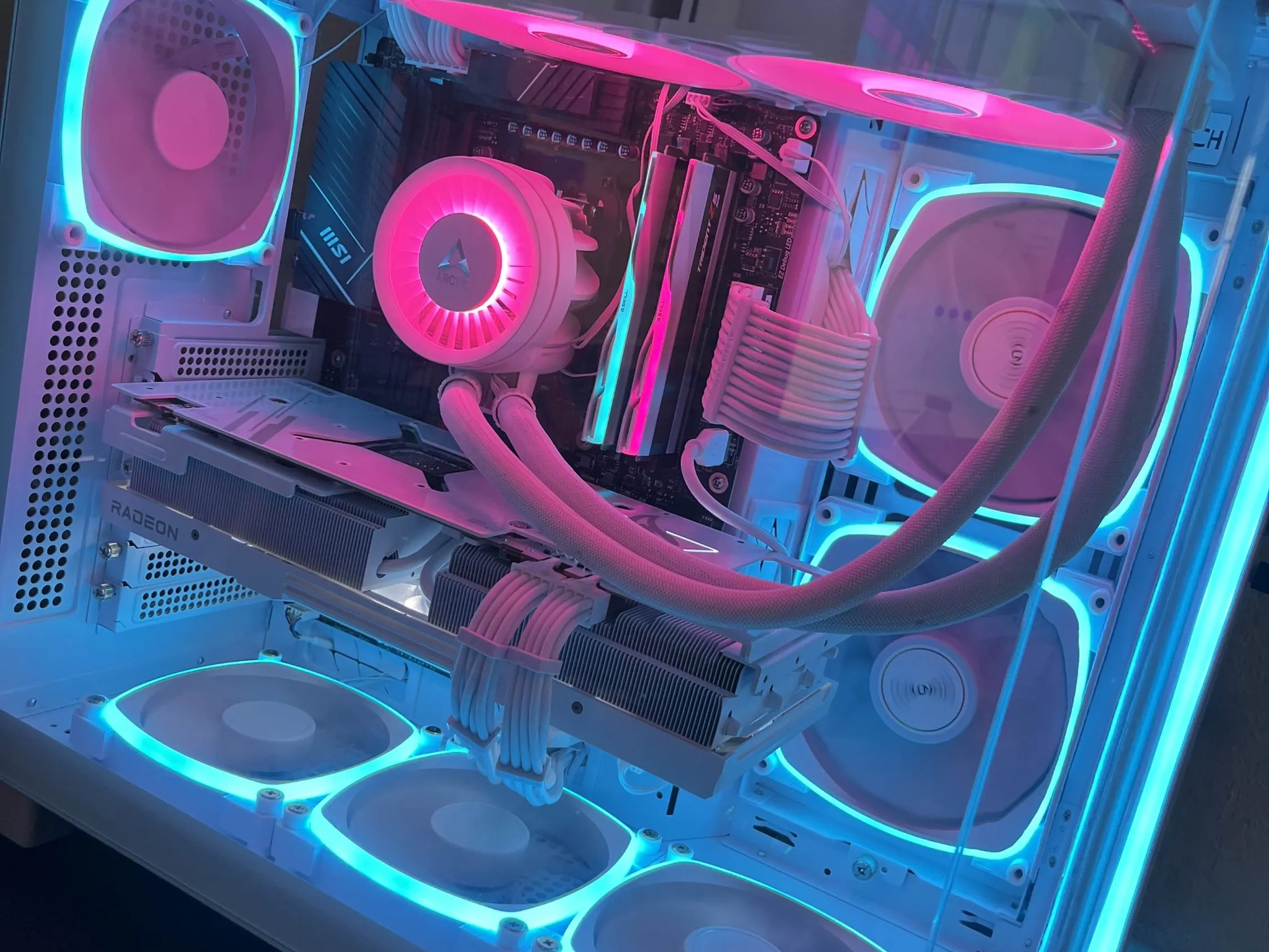 Spectral White PowerColor 7900XT