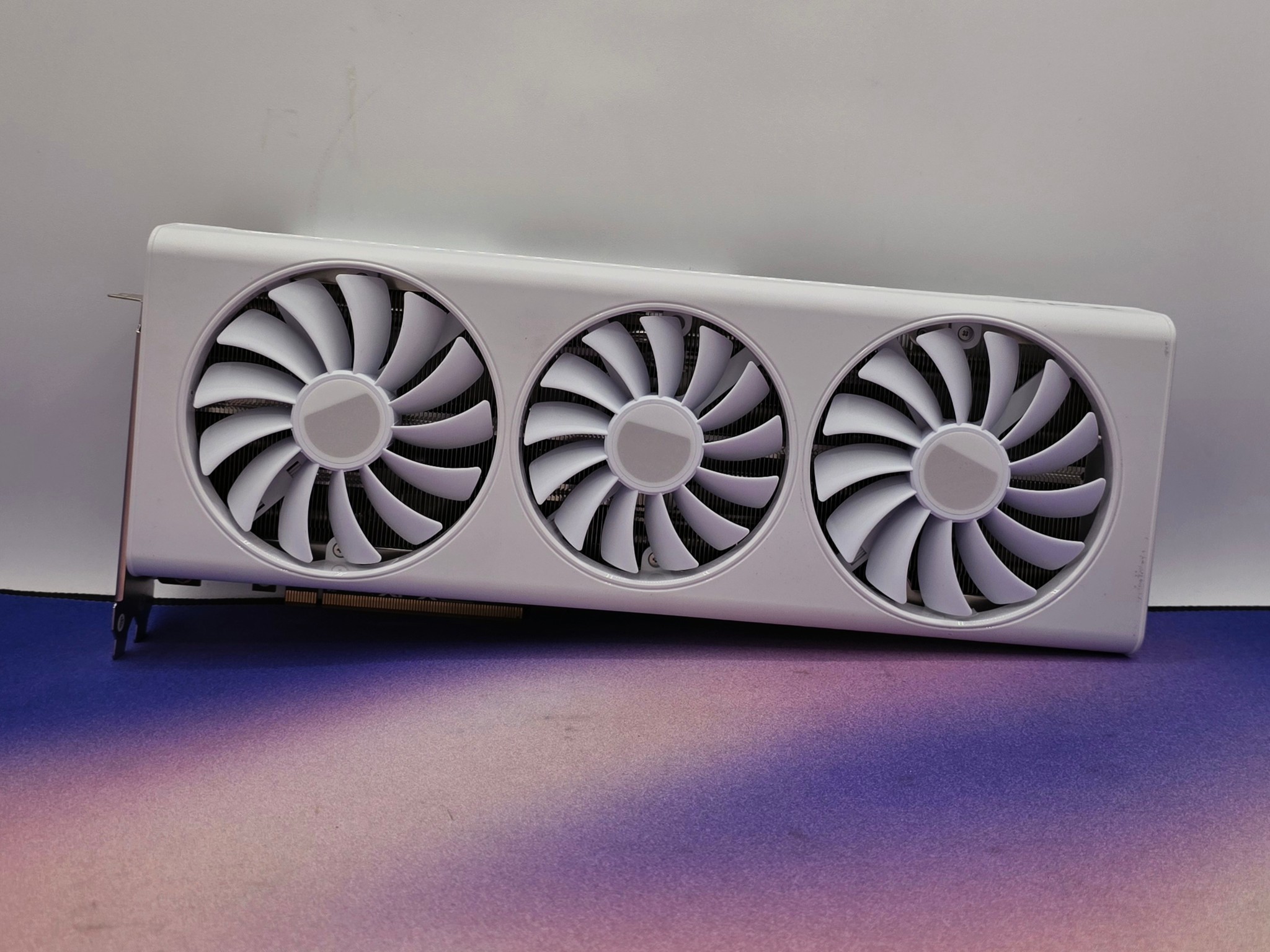 XFX Speedster QICK 319 Core White Radeon RX 7800 XT