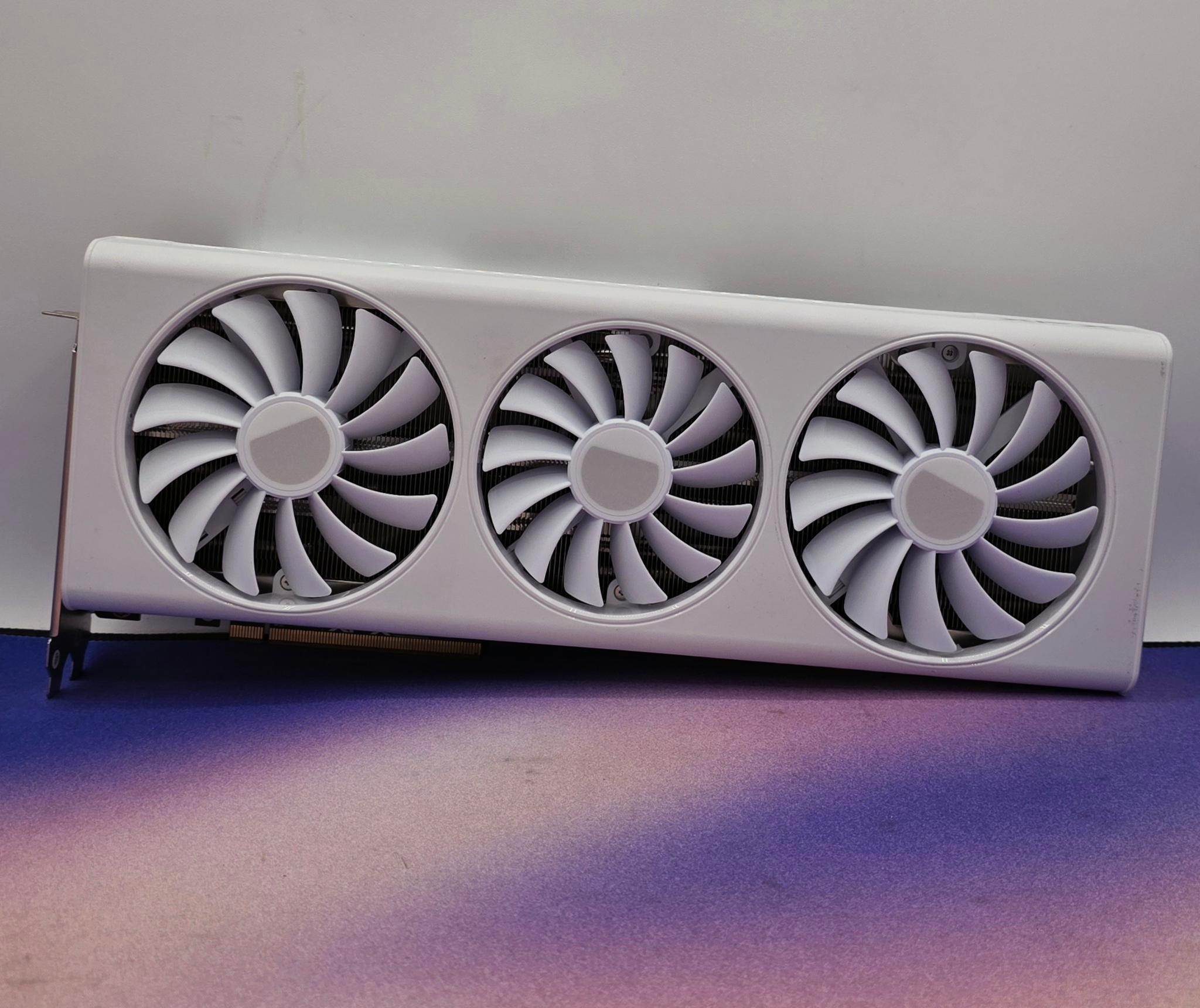 XFX Speedster QICK 319 Core White Radeon RX 7800 XT