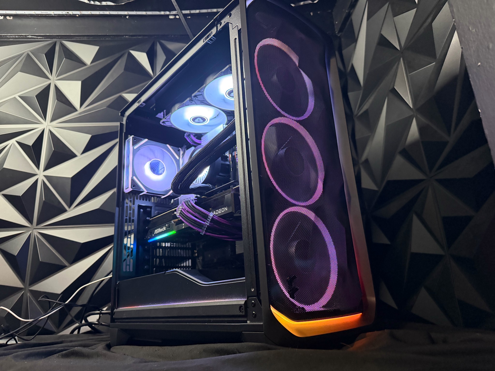 💜🌆 VIOLET CITY 🌆💜Ryzen 5 9600X| RX 9070XT| 32 GB DDR5|2 TB NVMe| 850W PSU