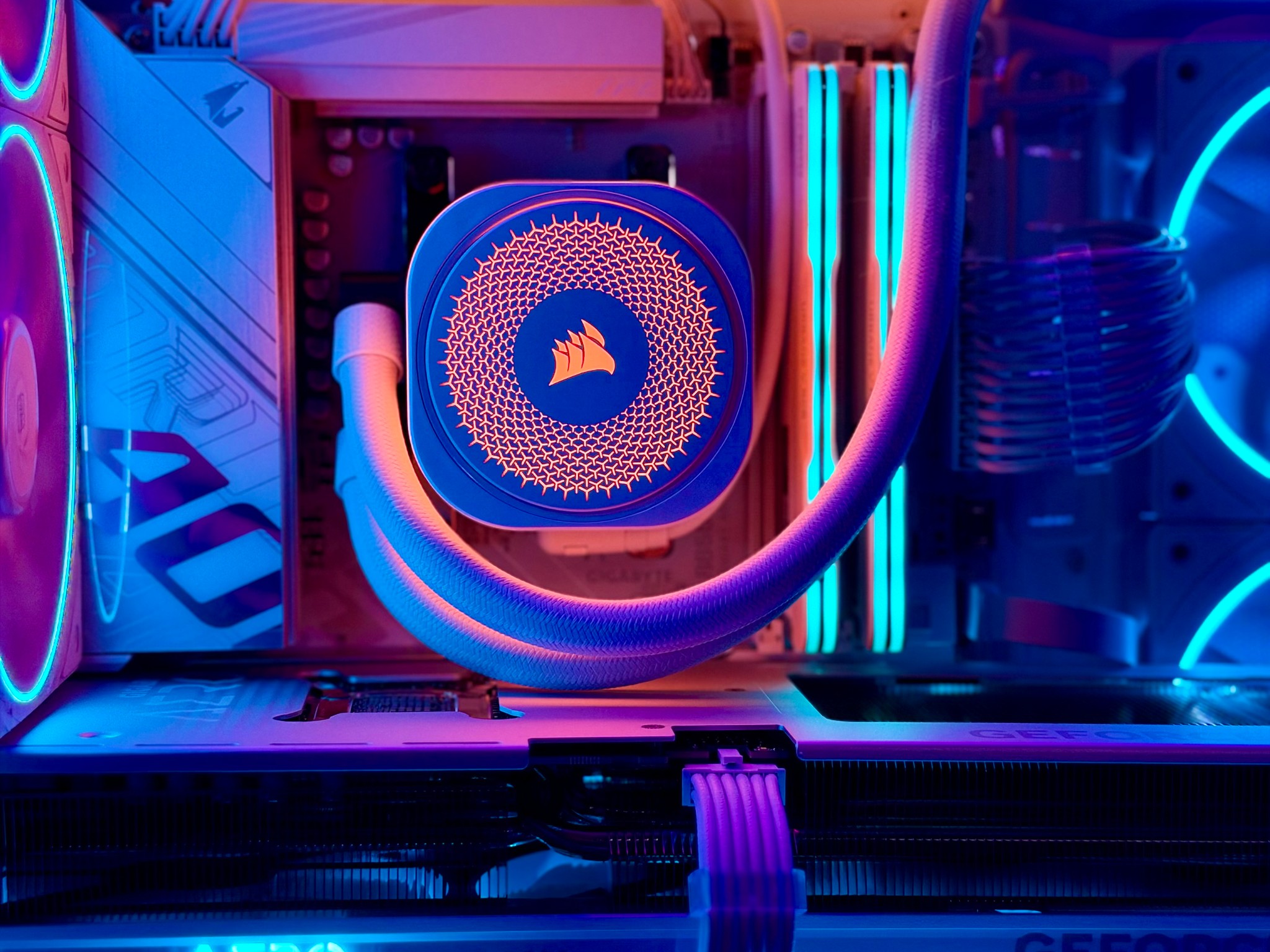 Quantum Aura - Gigabyte 5070 Aero OC | Ryzen 9600X | 32GB DDR5 RAM | 1TB SSD Crucial T500 | WIN11PRO