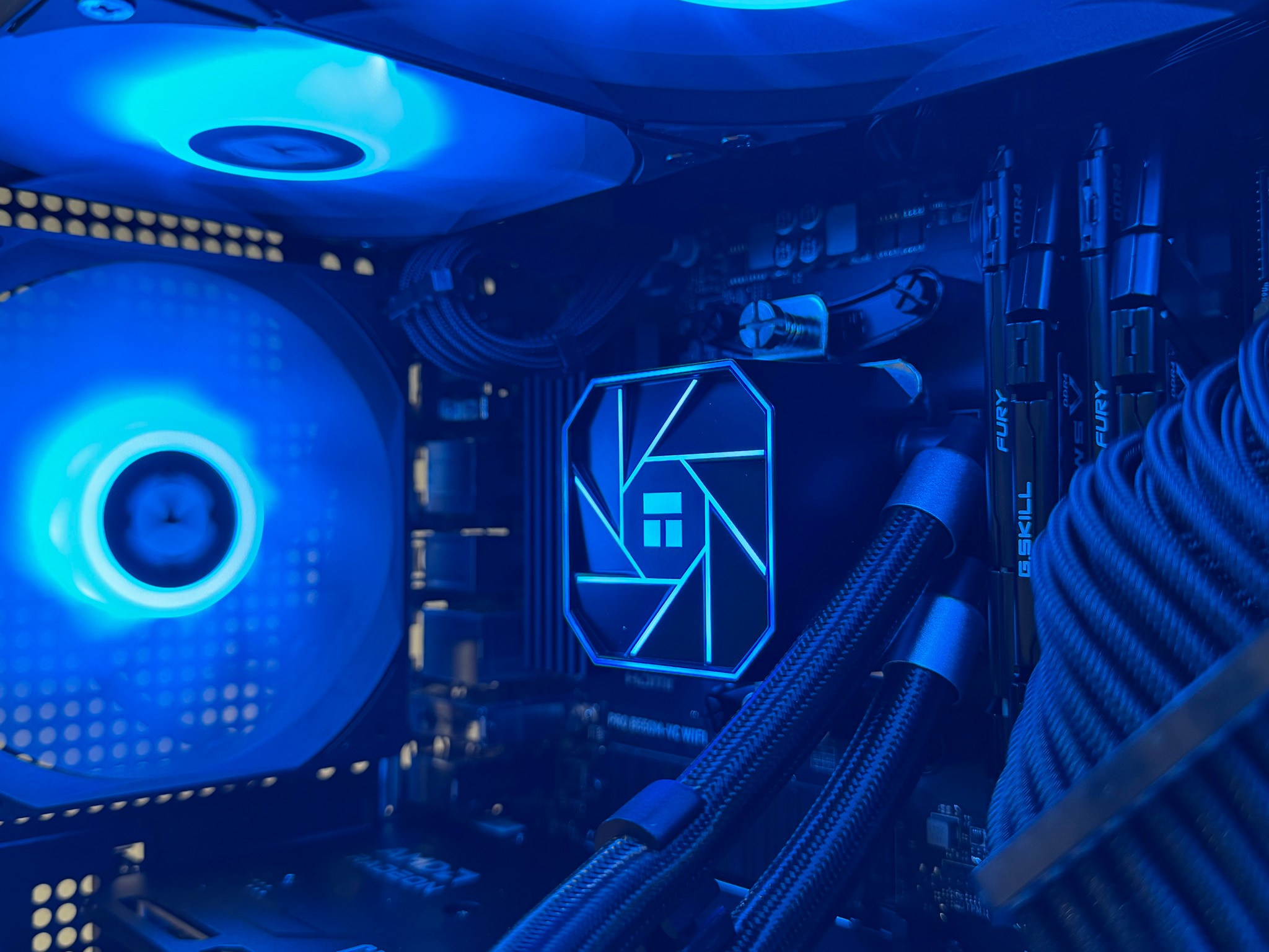 Custom 9060XT 16GB, 5600X Gaming PC