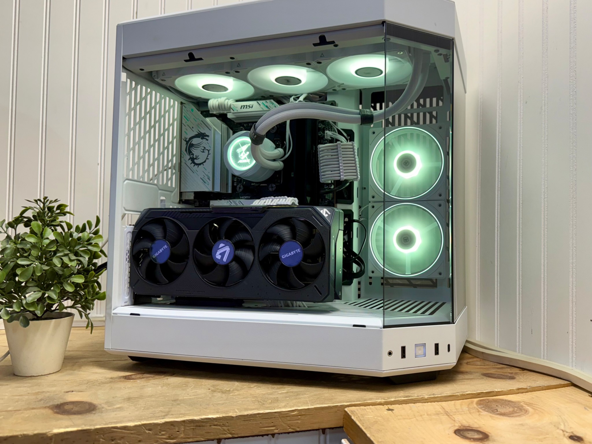 WHITE DRAGON  1440p /4k Gaming PC 7700x/9070XT/32g ddr5/x670E/1000w PSU /3 TB Storage/360mm AIO