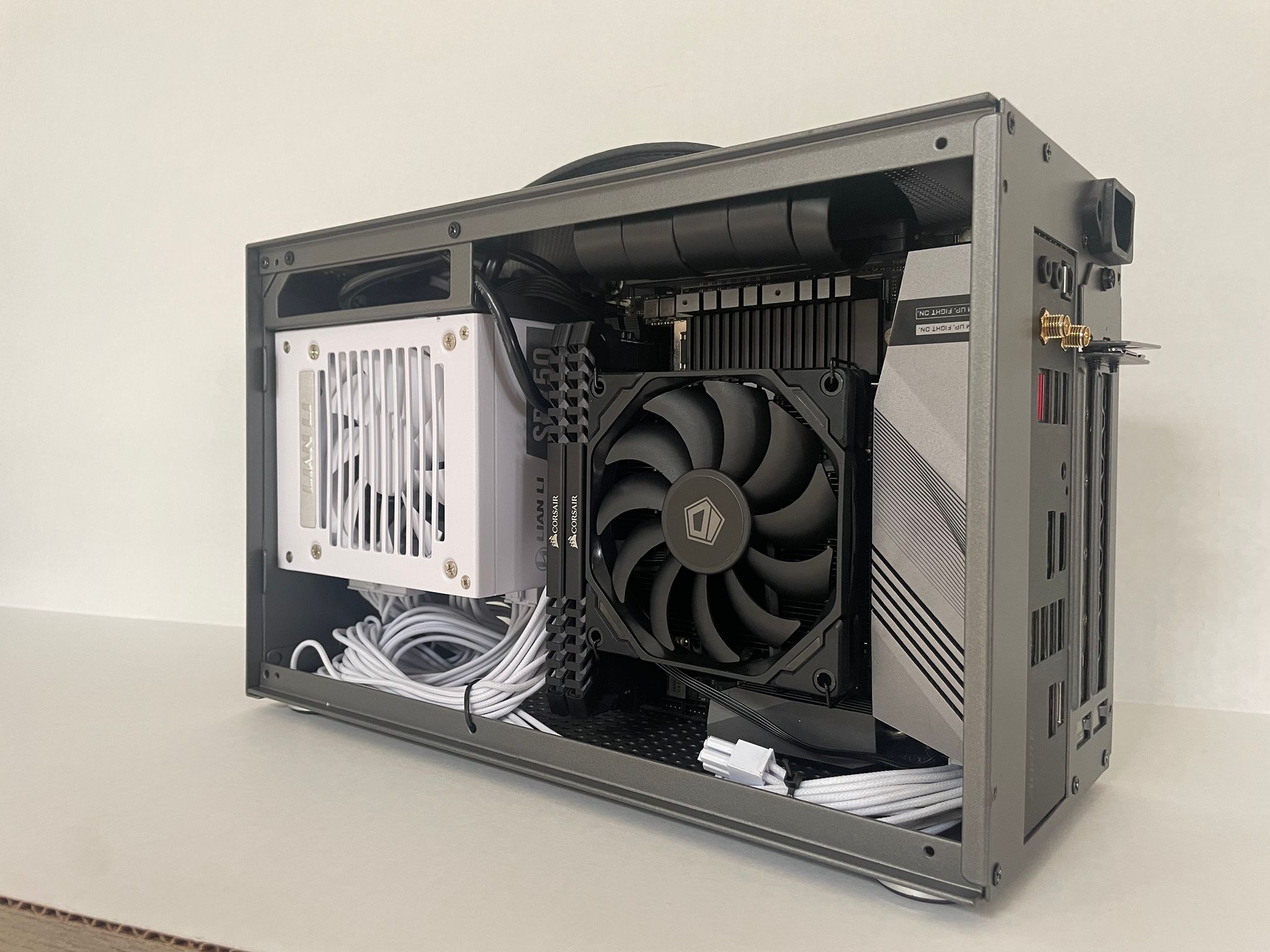i5-12400 + RX 5700 XT || LGA 1700 ITX SMALL FORM FACTOR Portable w/ Leather Handle