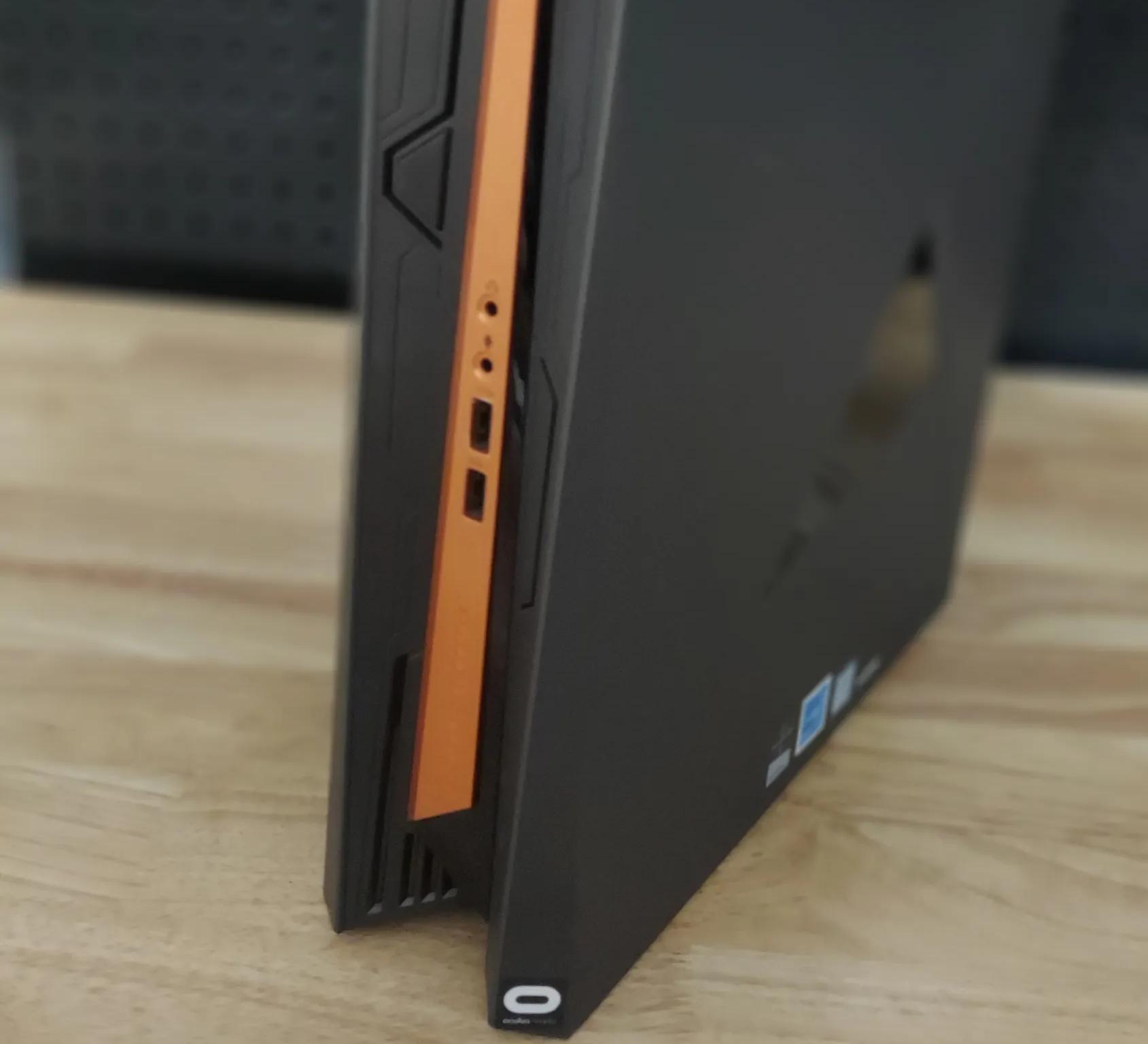 ASUS ROG GR8 II, GTX 1060, 32GB RAM, i7-7700