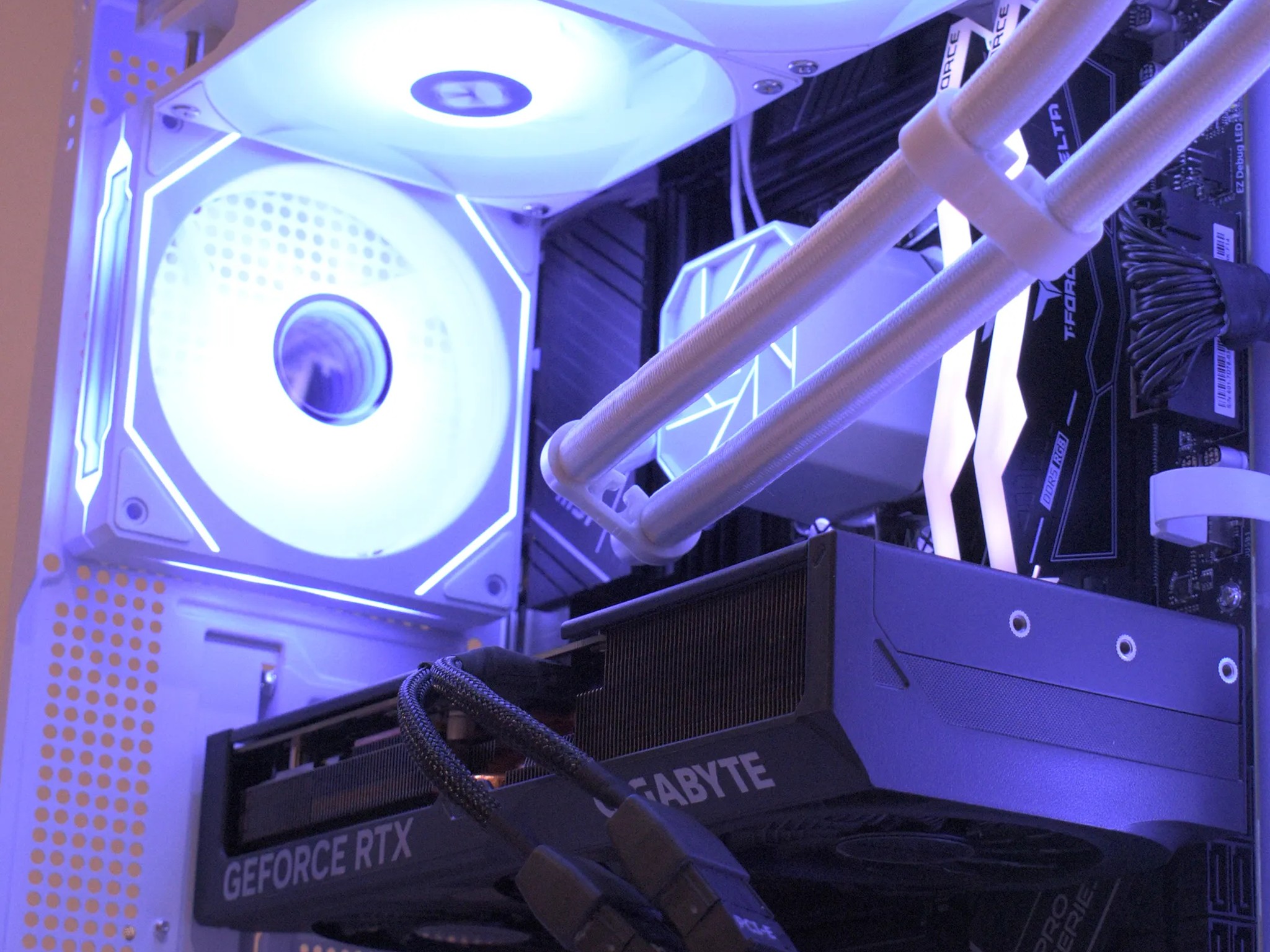 Gaming PC | Ryzen 7 7700X | RTX 4070ti 12GB | 32GB Ram DDR5 | 1TB nVME SSD | 1440p White Gaming PC