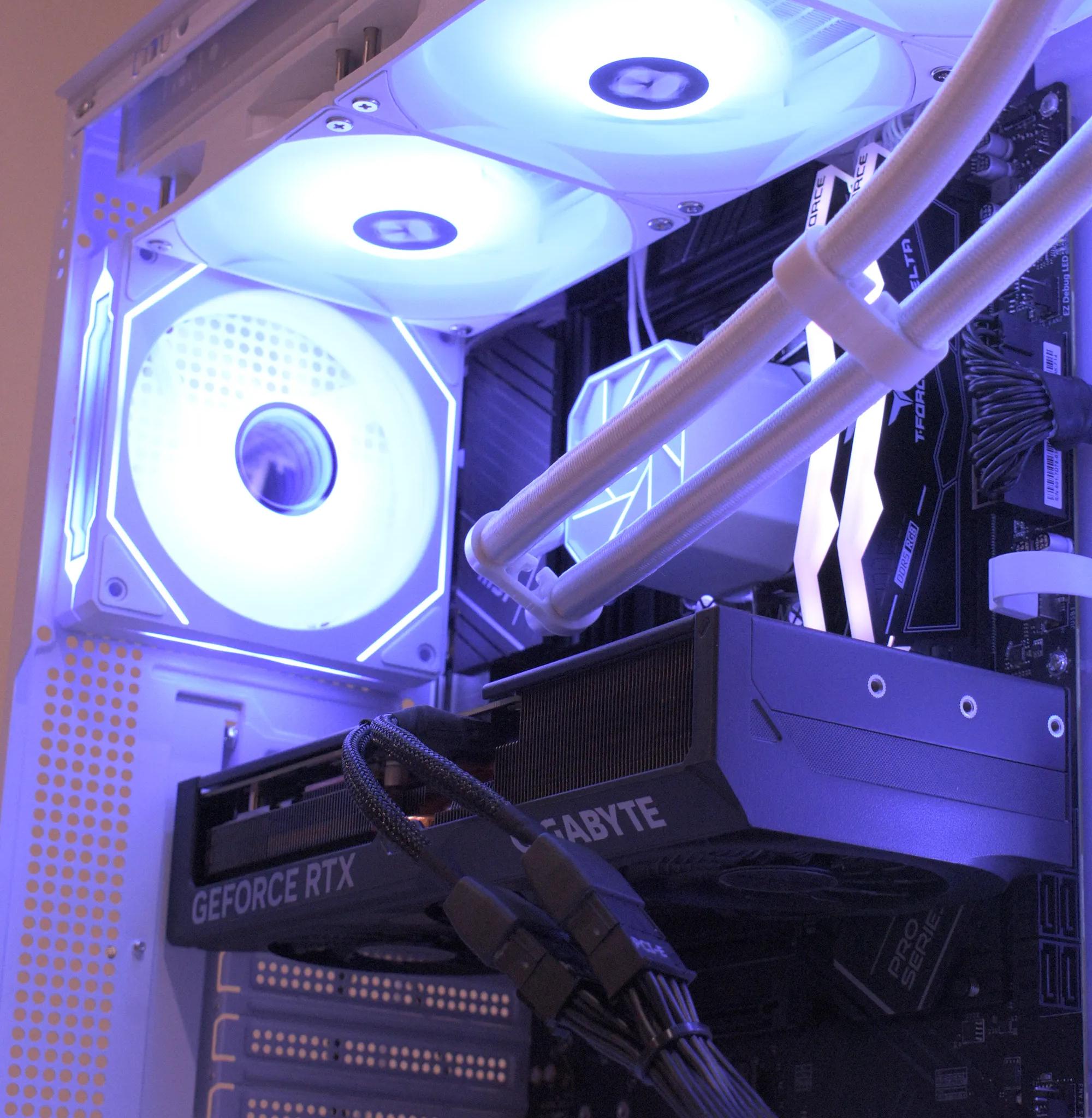 Gaming PC | Ryzen 7 7700X | RTX 4070ti 12GB | 32GB Ram DDR5 | 1TB nVME SSD | 1440p White Gaming PC