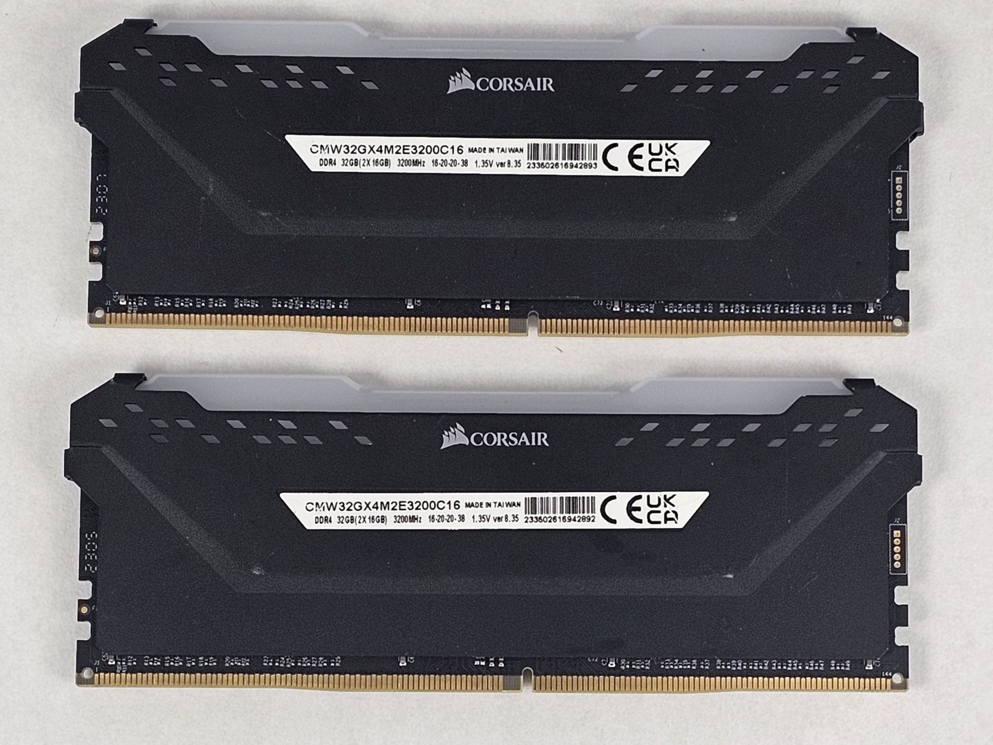 32GB DDR4 (2x16GB) CL16 3200MT/s Corsair Vengeance RGB PRO