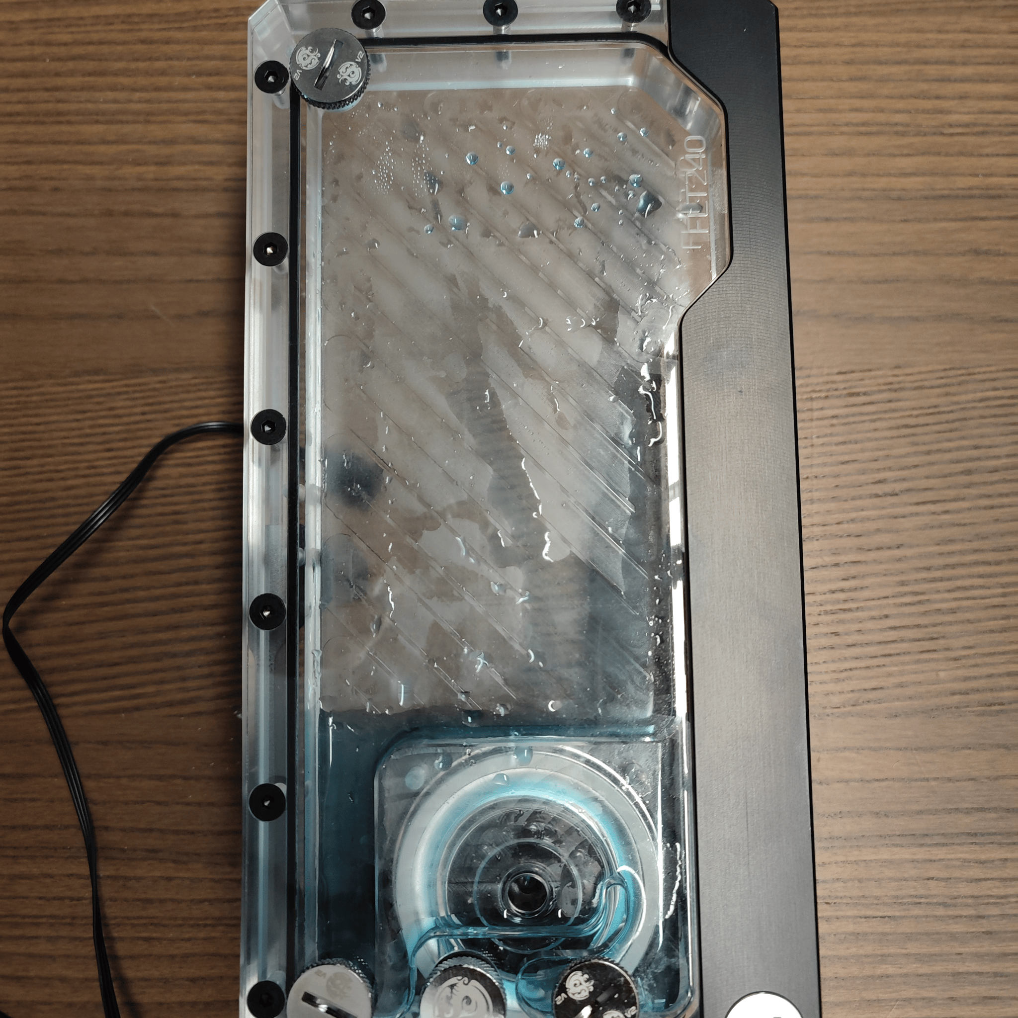 EK-Quantum Kinetic FLT240 Reservoir/D5 Pump Combo