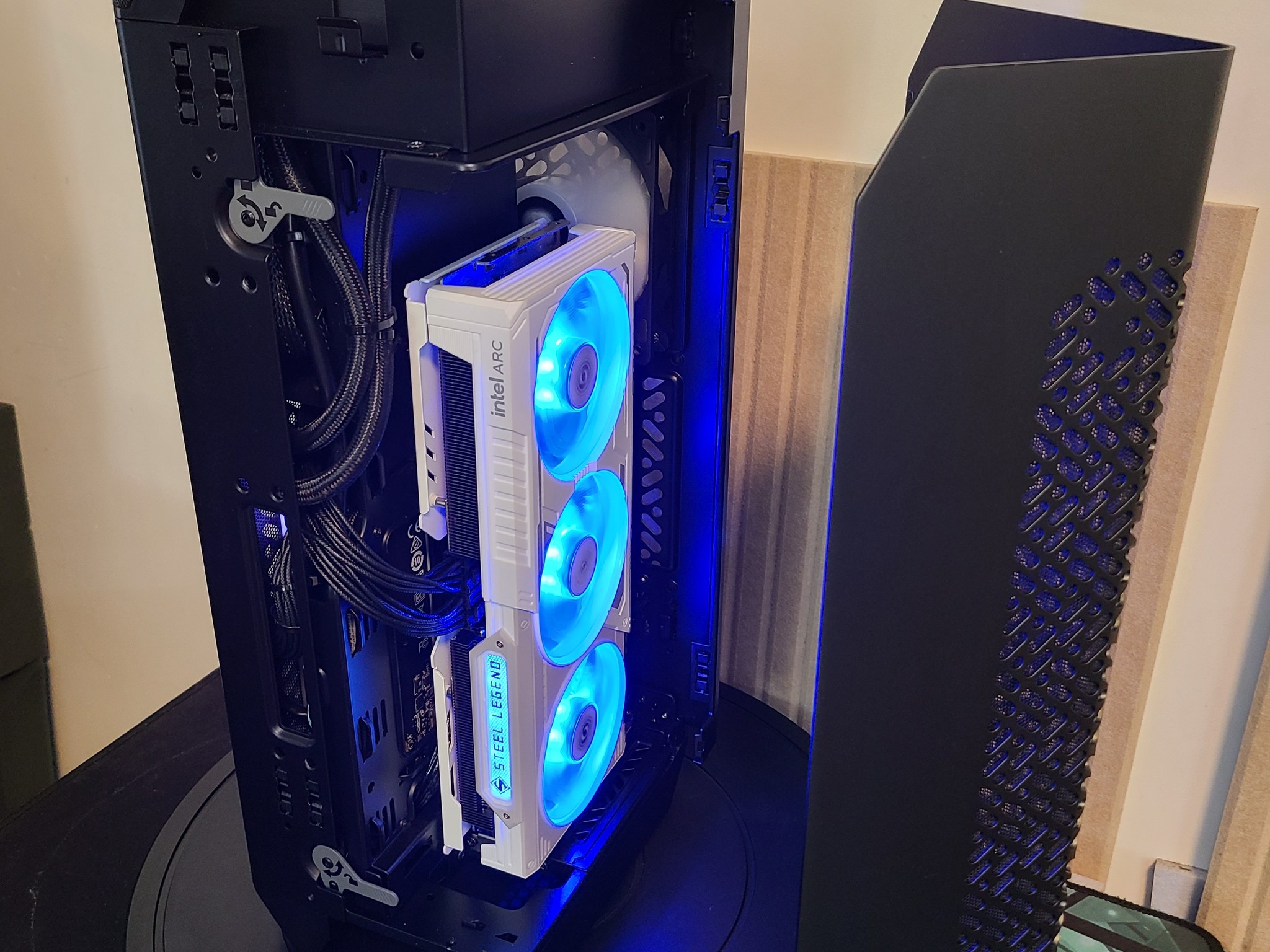 AMD Ryzen 5700X3D-AsRock Steel Legend ARC B580 12GB GPU-MSI B550i