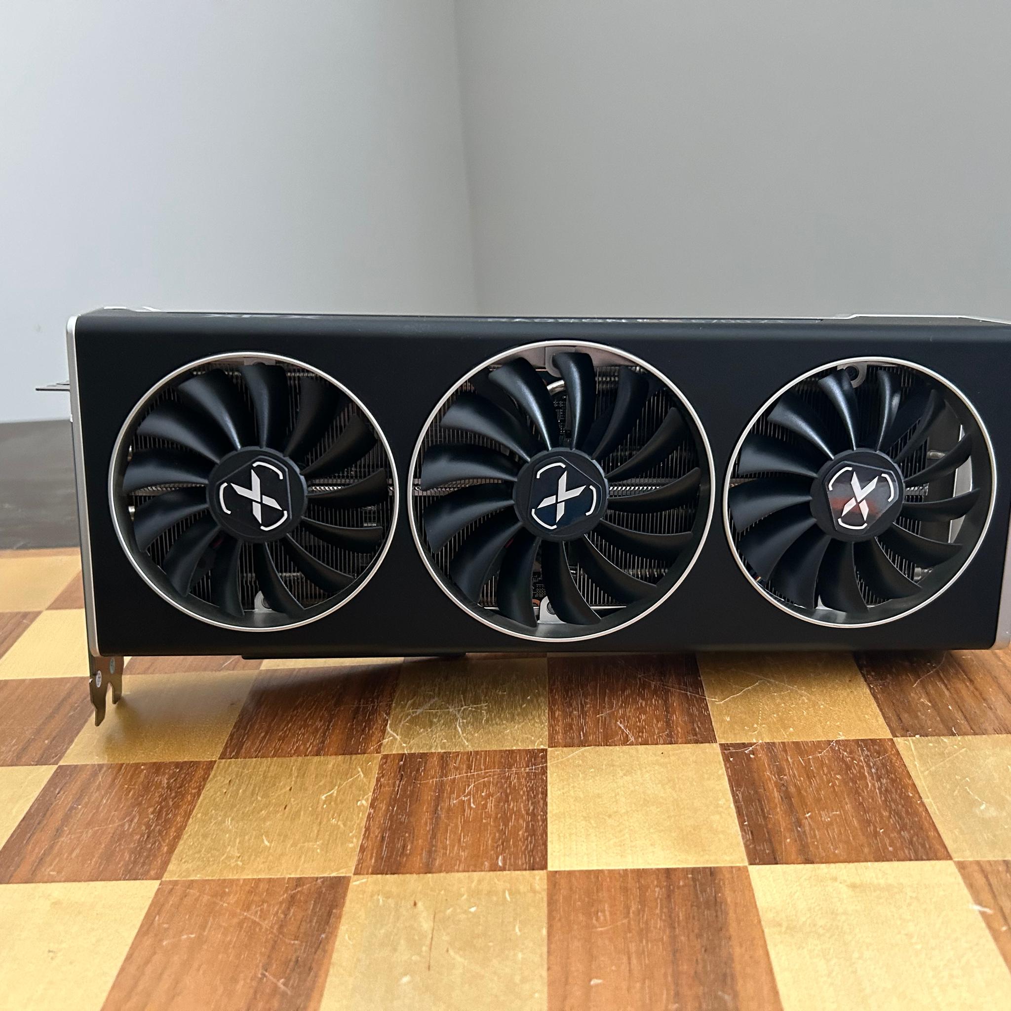 XFX MERC 319 RX 6700XT