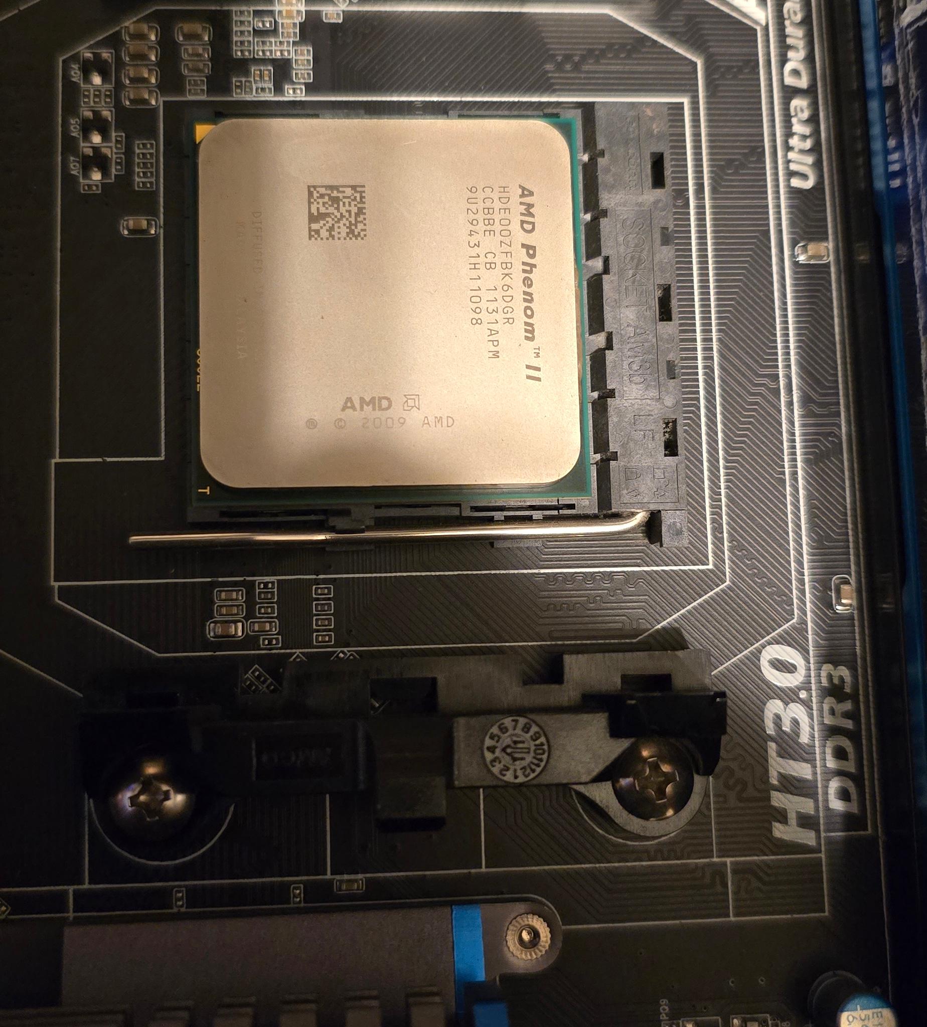 Gigabyte GA-990FXA-UD5 Bundle