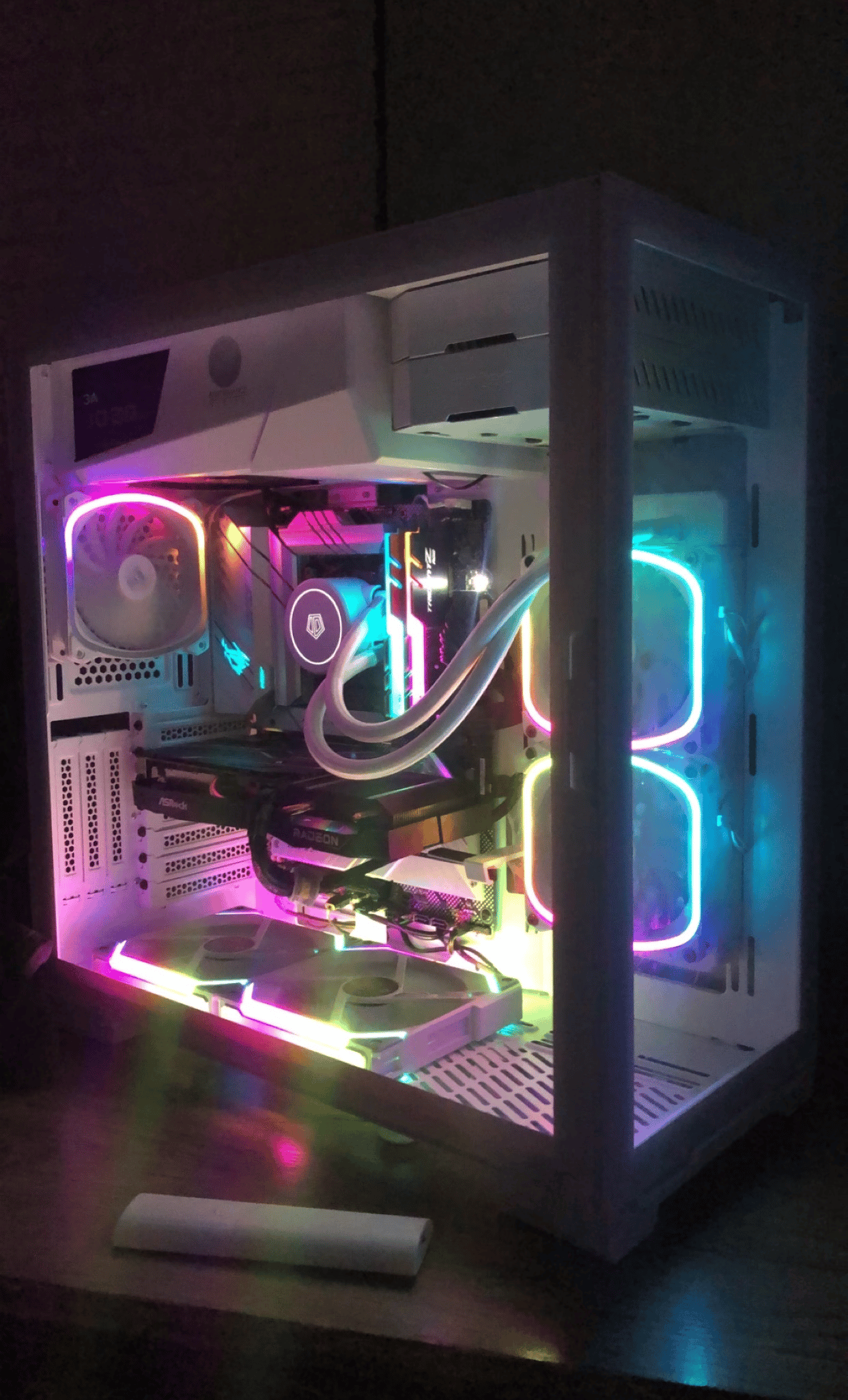 Gaming PC w/ AMD RX 6600 | Intel Core i7 12700K (White Build) Great Condition