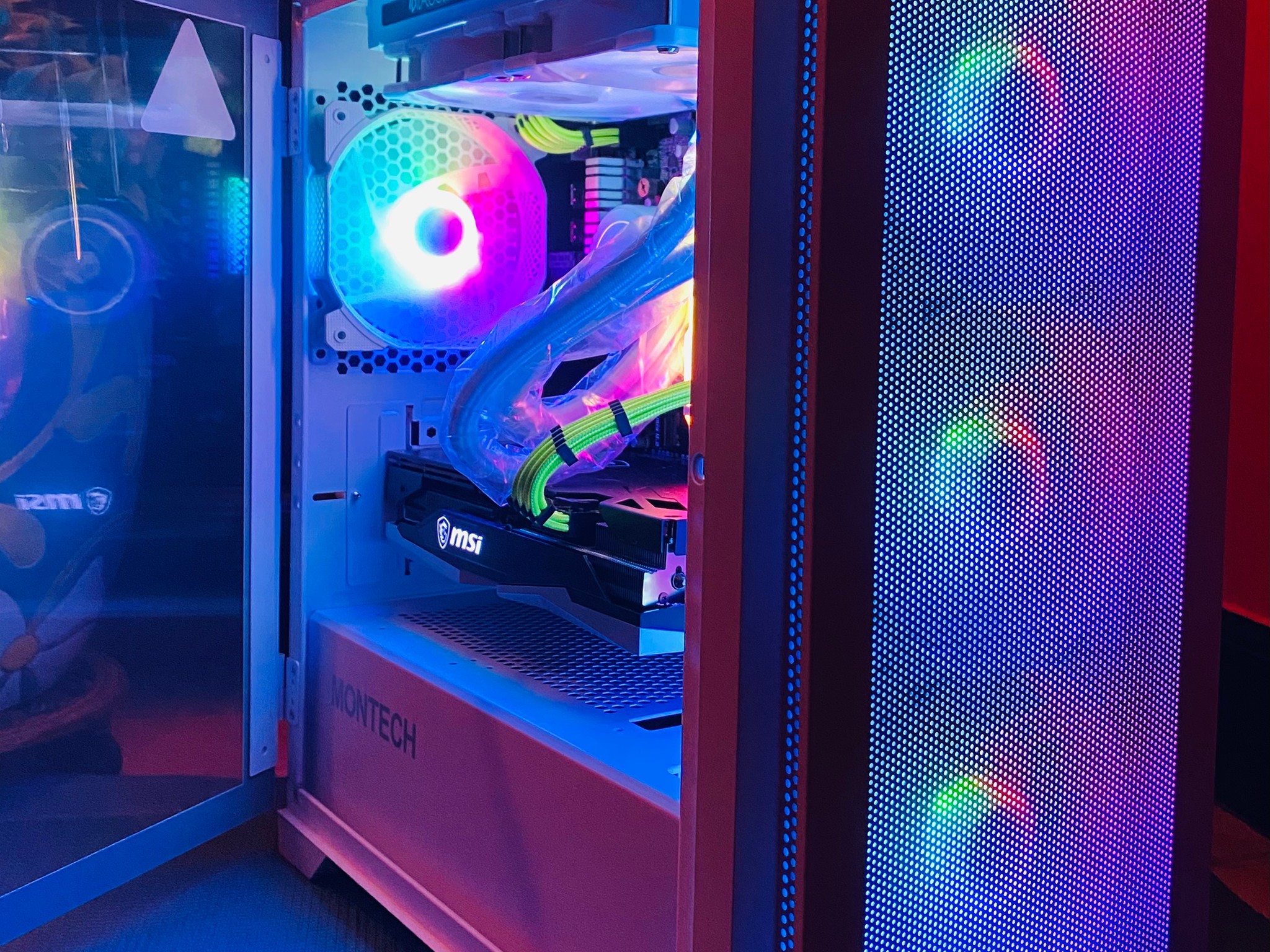 ホワイトドラゴン|RX 6650XT-Ryzen 5 5600X-16GB Corsair RGB RAM w/Over 2TB of Extra Storage 