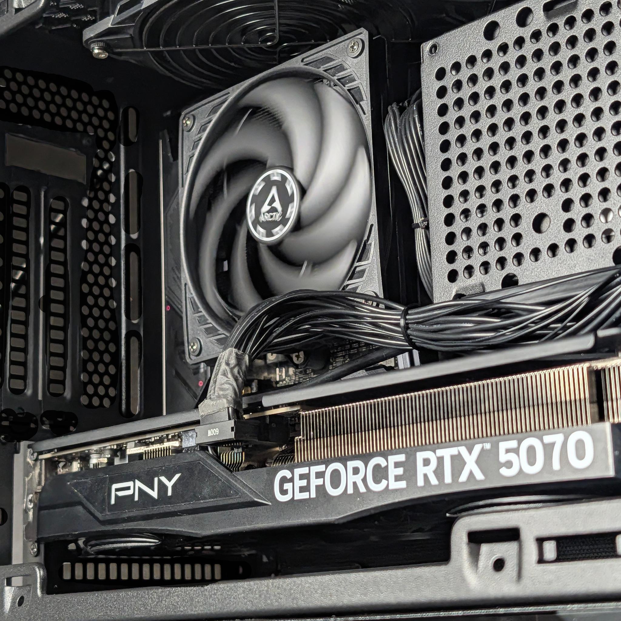 🖤Ryzen 5 7600X / RTX 5070 / 32GB DDR5 / 2TB SSD / 1100W PSU