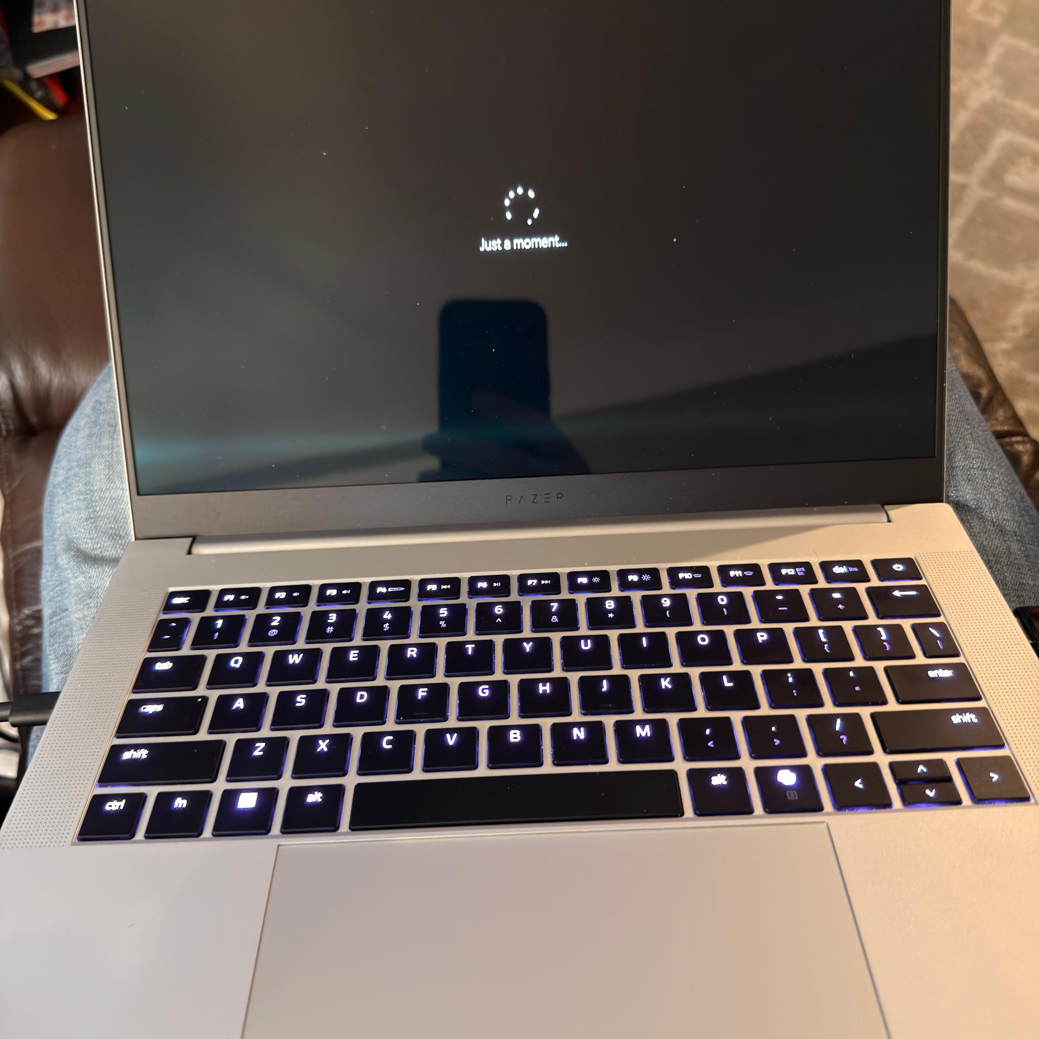Razer Blade 14 2025 Silver - Ryzen AI 9 365 RTX 5070 8gb