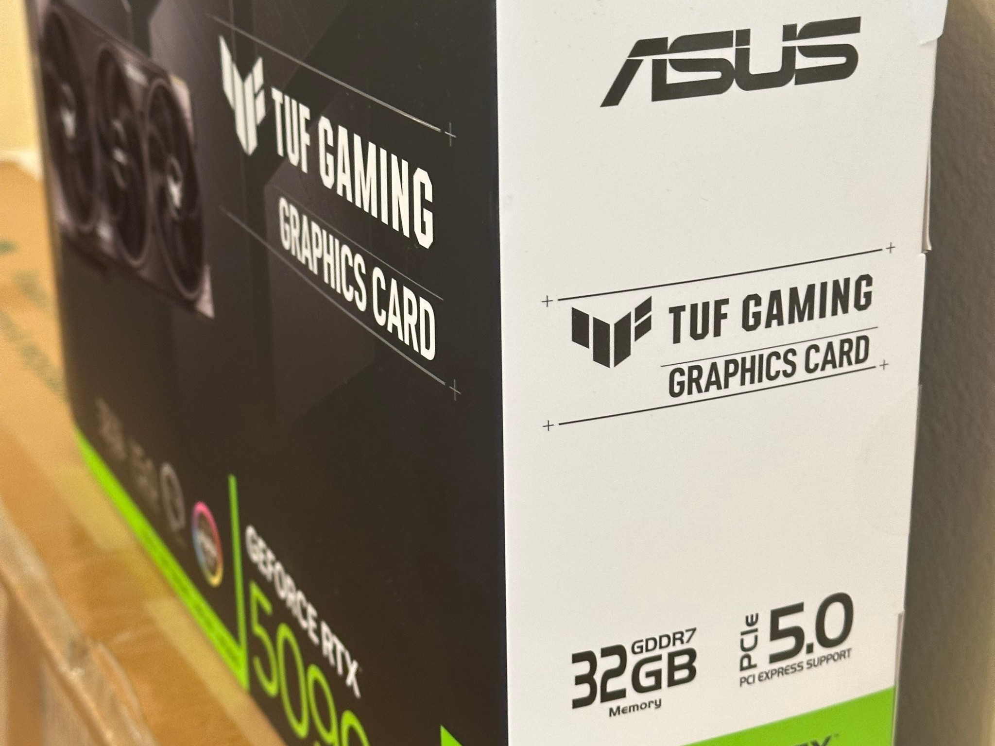 BNIB ASUS TUF Gaming GeForce RTX 5090 32 GB GDDR7 (includes RE: Requiem steam code)