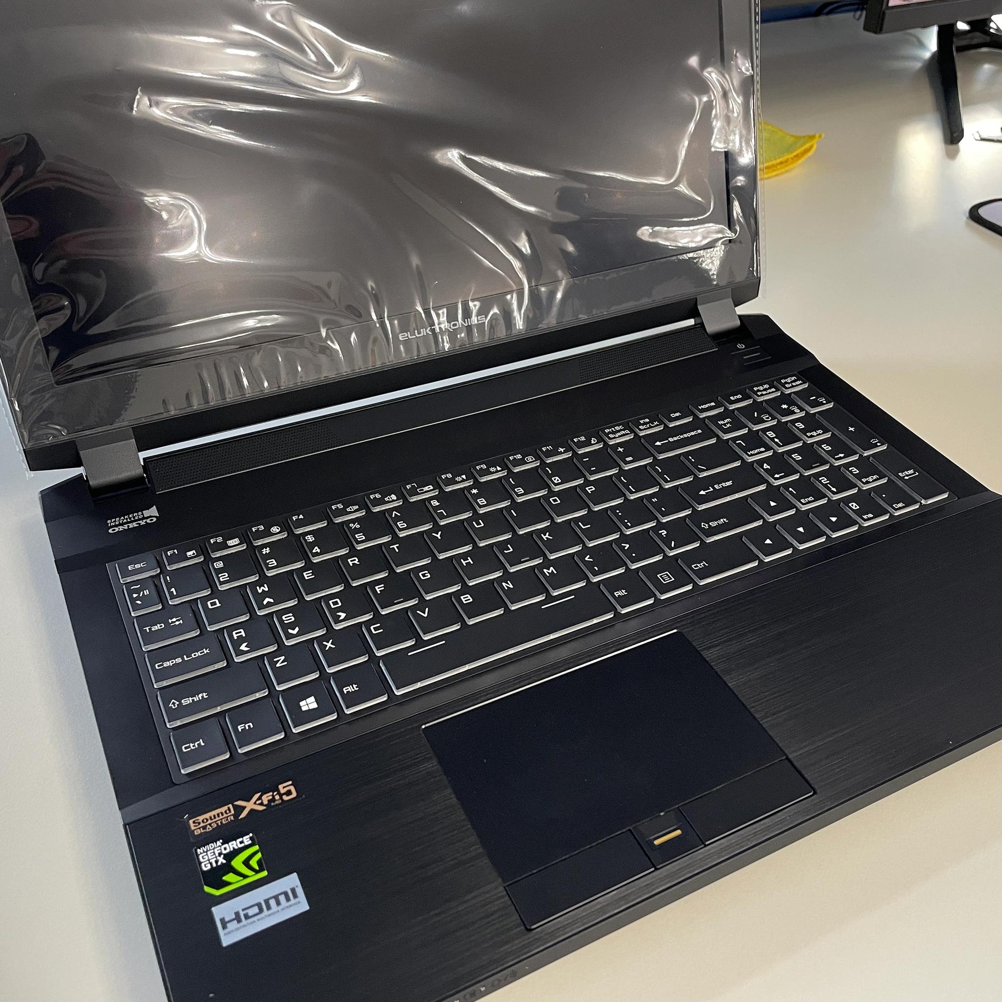 Clevo 15.6" P650HP6 + i7-7700HQ + GTX 1060 + 1080p 60HZ