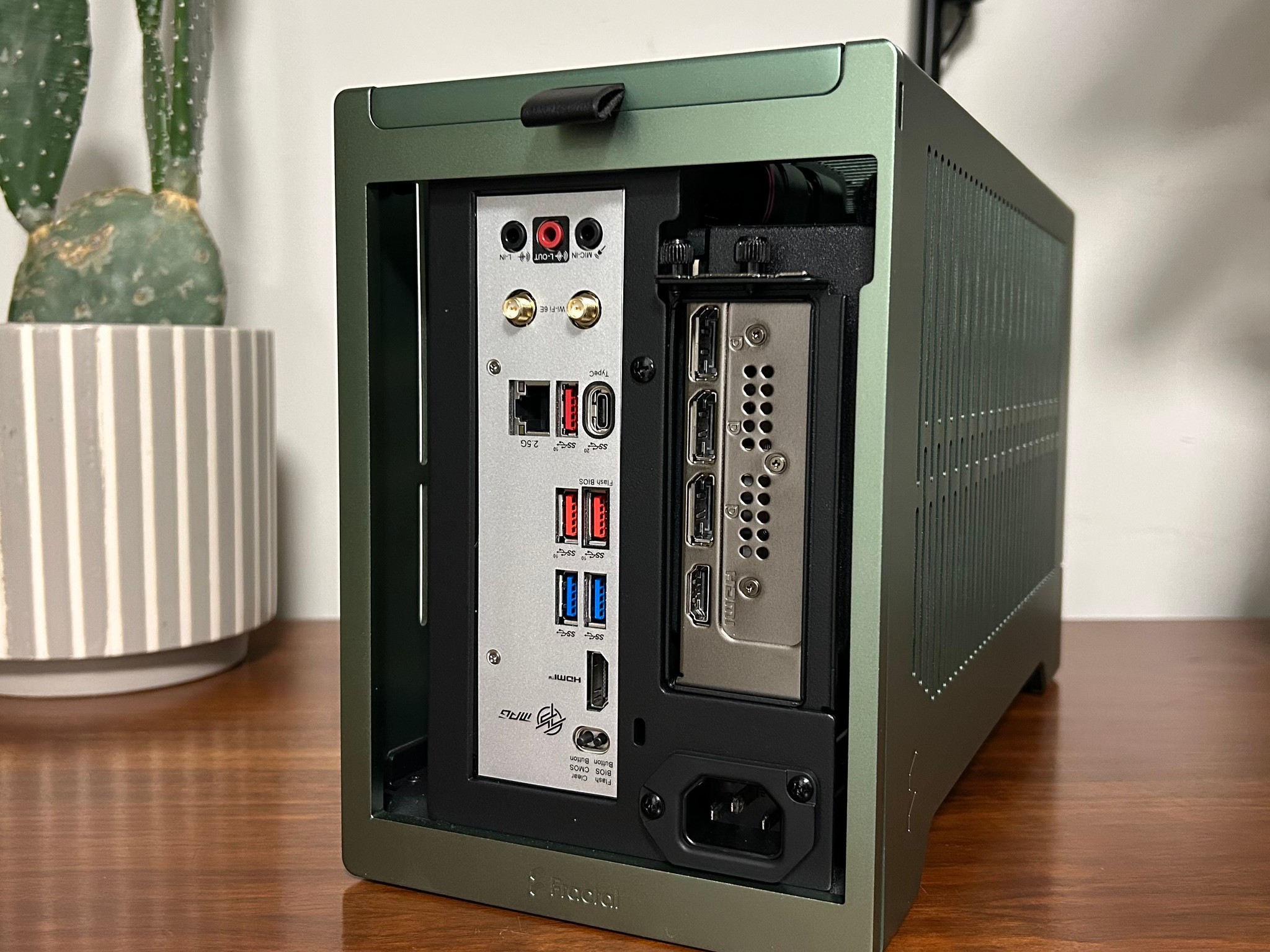 RTX 5070 | Ryzen 5 7600X3D | 32GB DDR5 | 2TB NVMe | Fractal Terra ITX | 750W Platinum