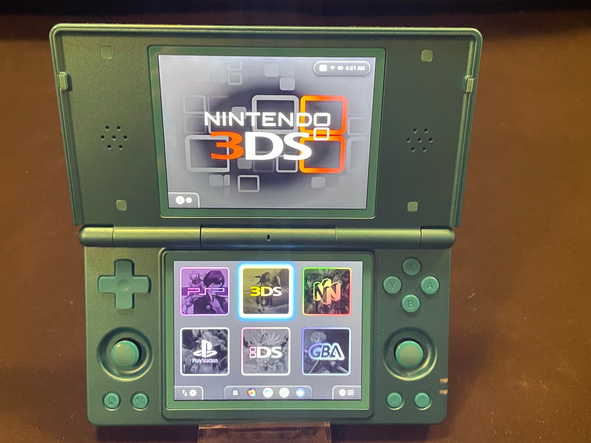 Clamshell Retro Game Console Handheld 128gb With Custom OS