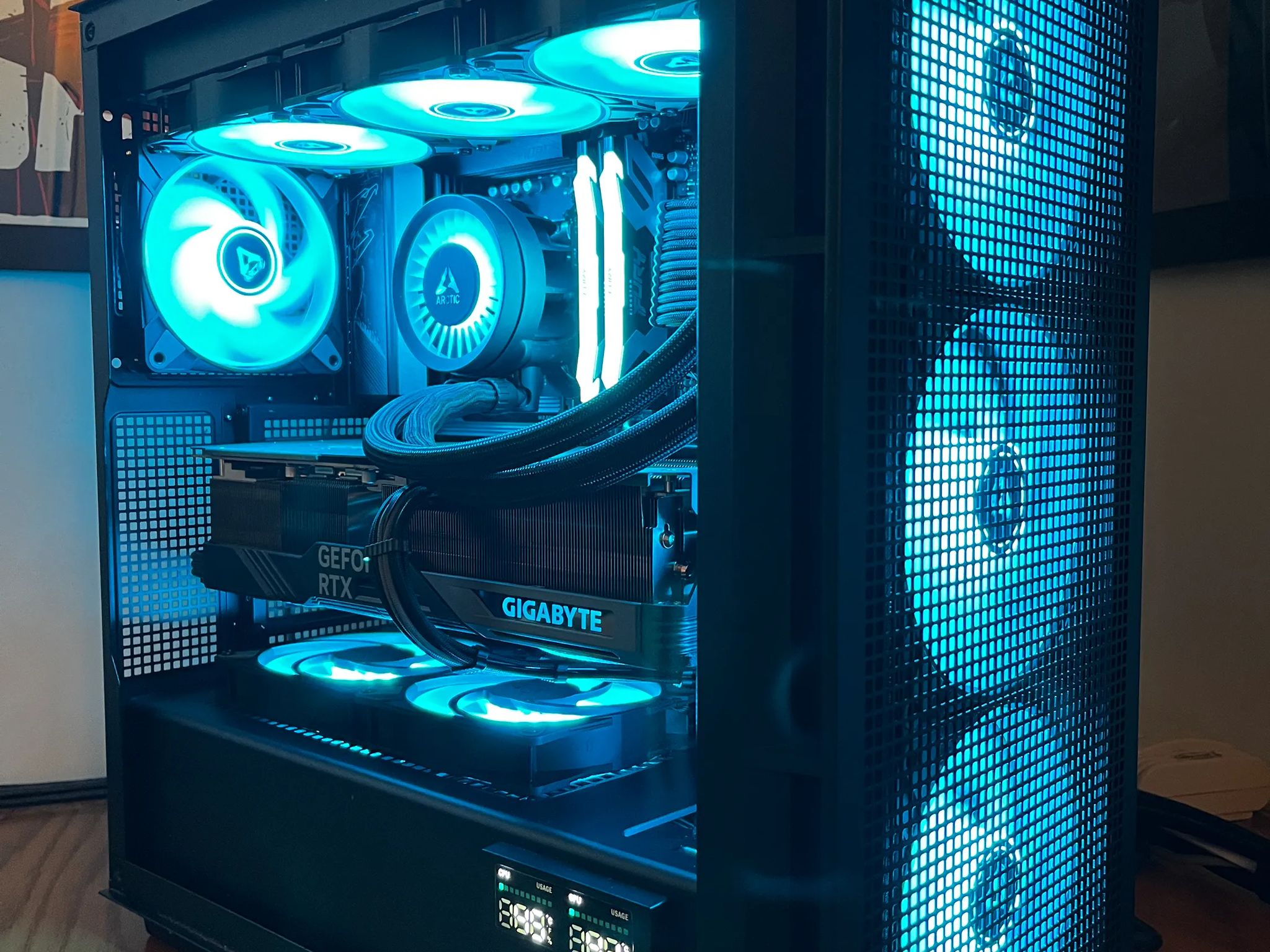 Black Jaguar - RTX 4080 | Ryzen 7 7800X3D | 32GB @6000MT/sec | 4TB NVME total storage | 1000W PSU