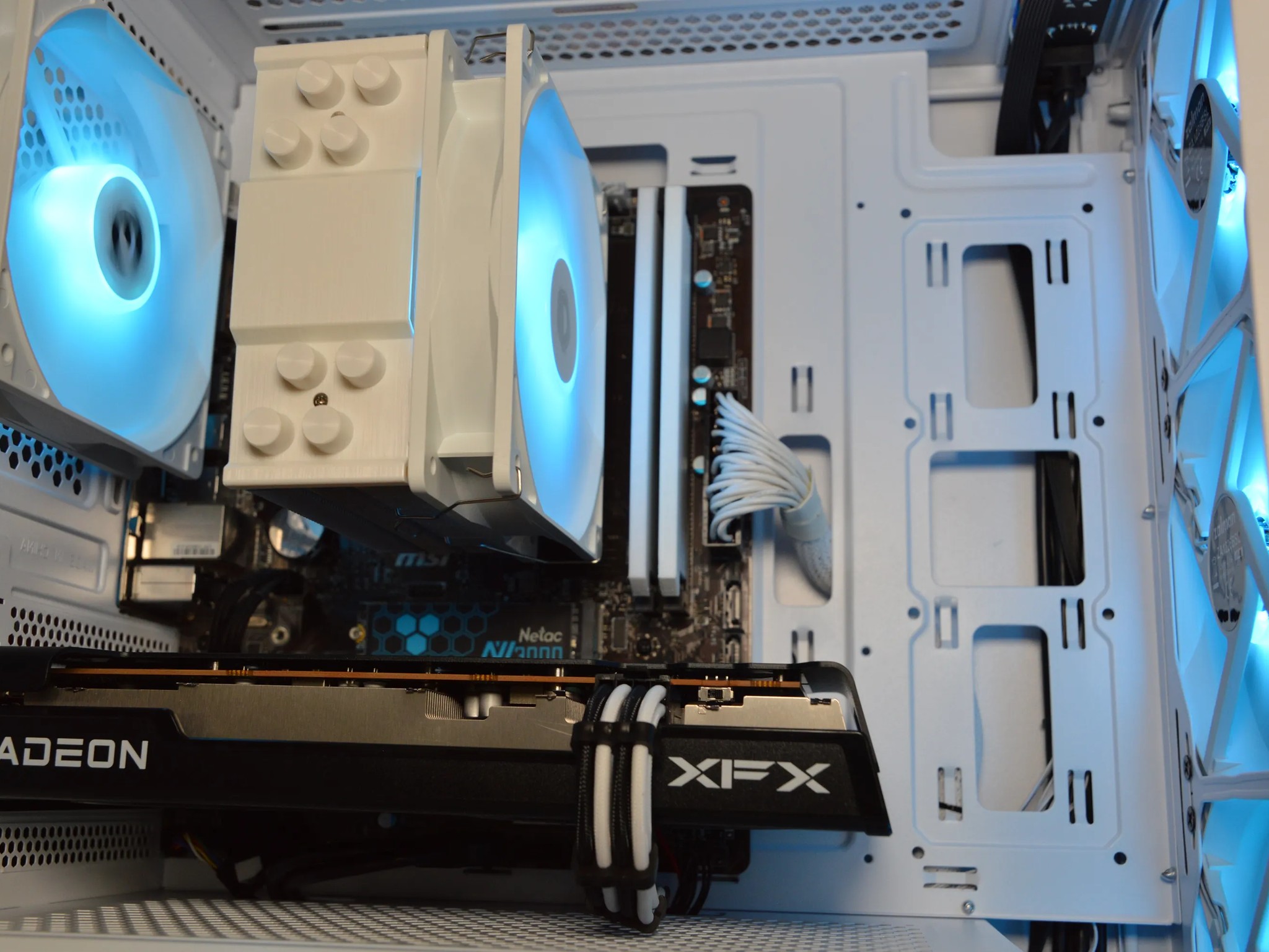 ❄️❄️| RX 6650XT 8GB | RYZEN 5 3600 | 16GB DDR4 RAM | 1TB NVME SSD | Icy Snow |
