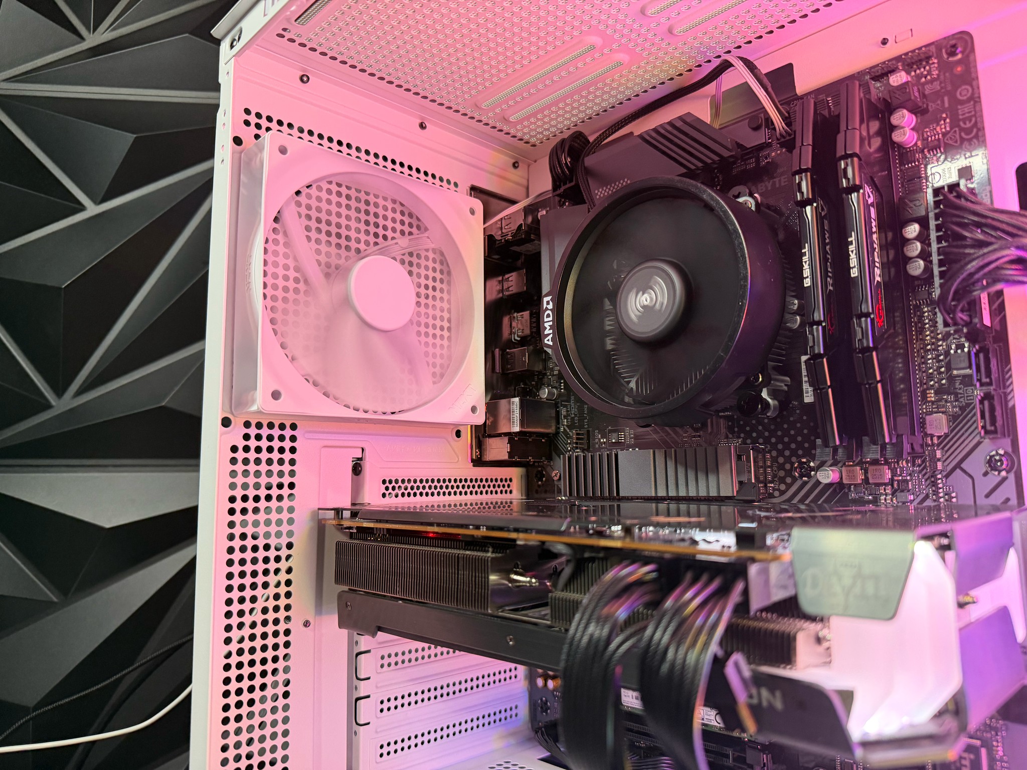 🔥😎 THE MID DADDY 😎🔥Ryzen 5 5500| RX 6600XT| 16 GB DDR4| 750 GB NVMe| 650W PSU