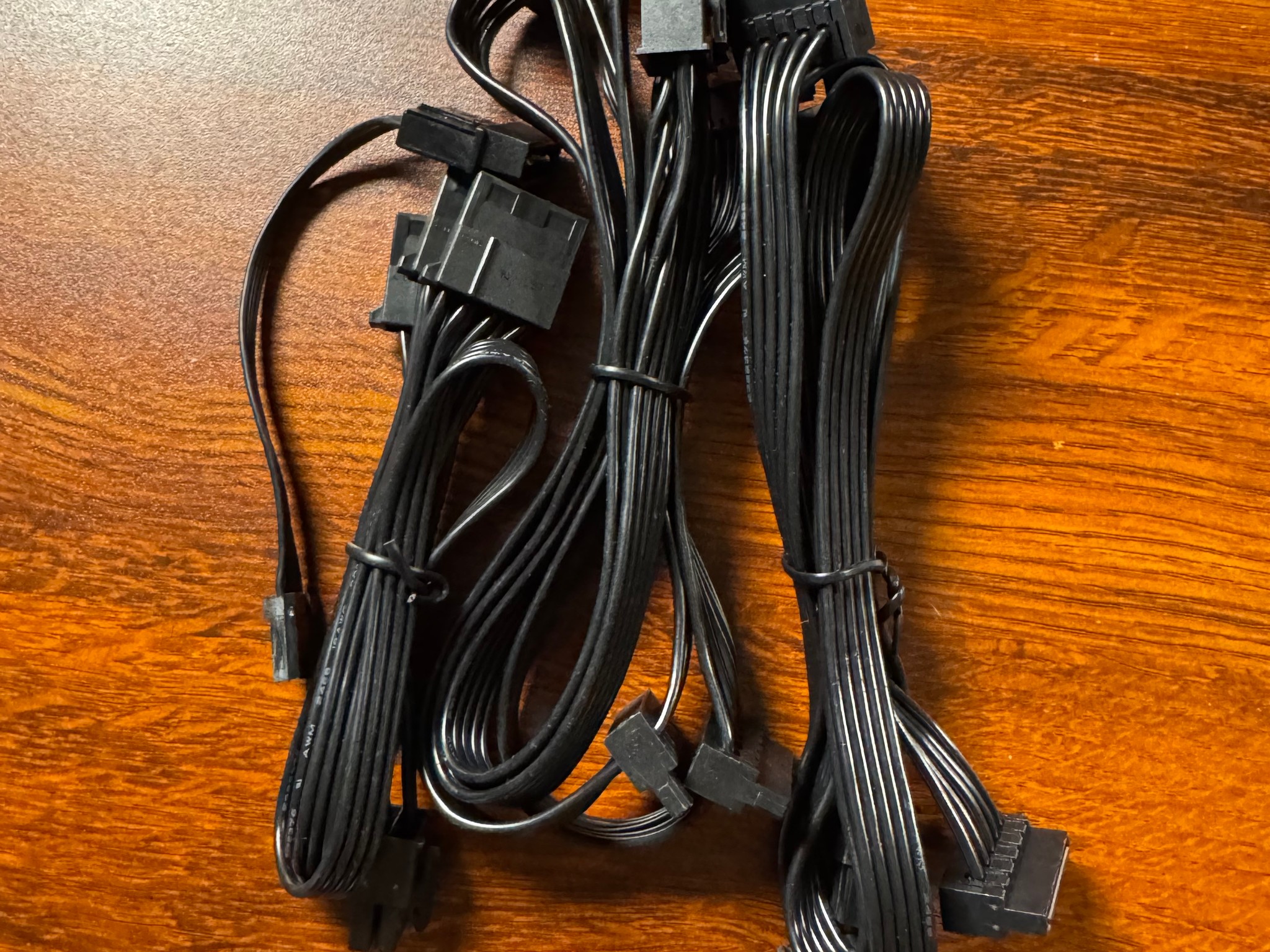 HYTE REVOLT 3 + 700W 80+ Platnium PSU