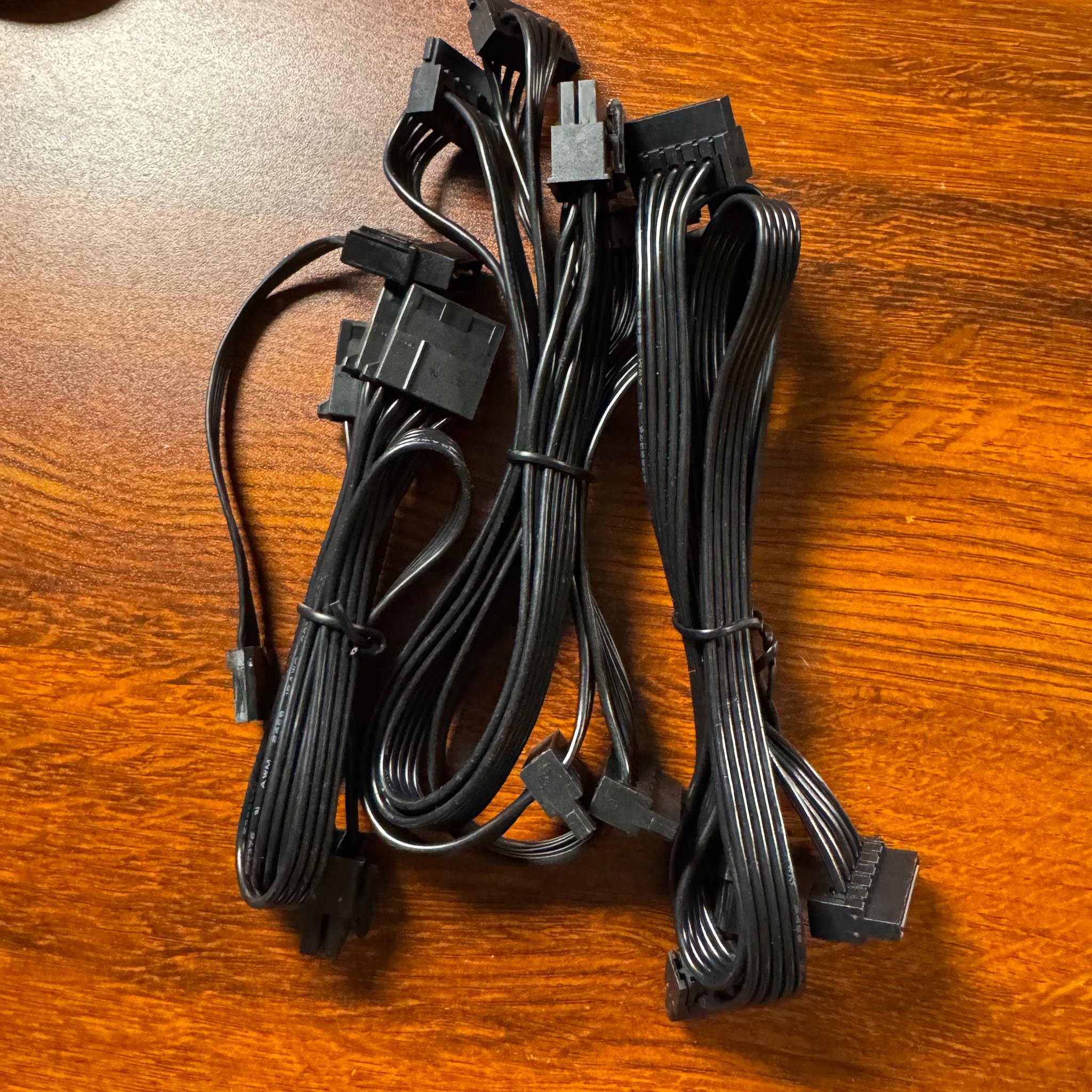 HYTE REVOLT 3 + 700W 80+ Platnium PSU