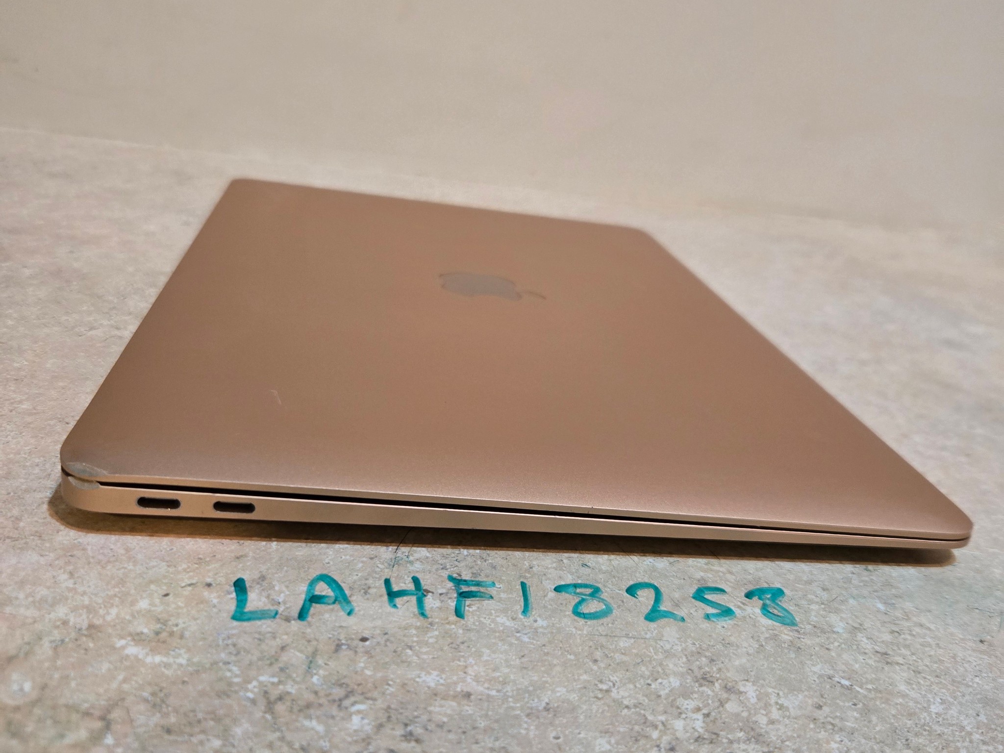 Apple Macbook Air 13 inch Laptop - 2020 - 256GB SSD - intel i3 - Model A2179