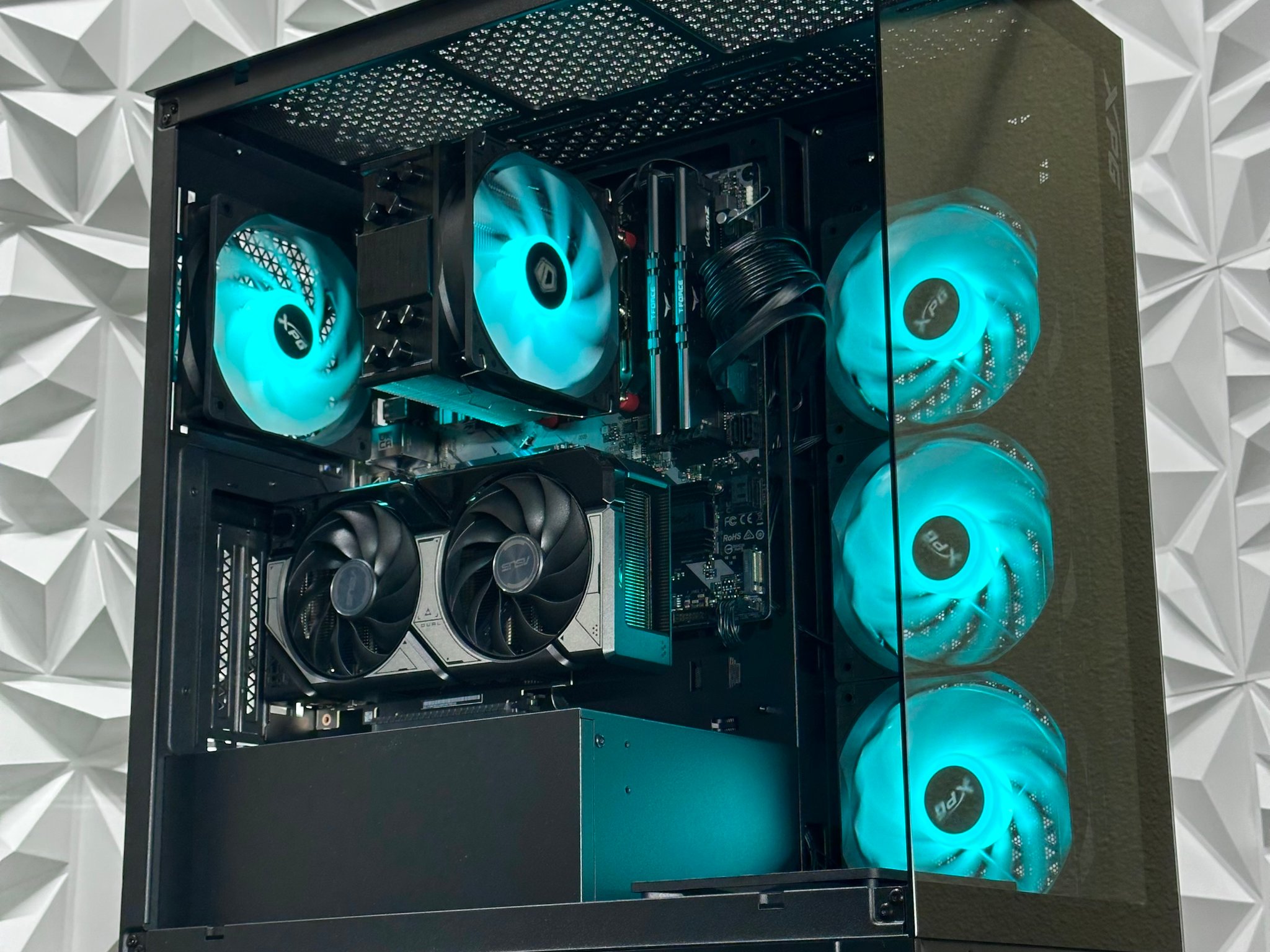 Gaming pc / Ryzen 5 5500 / RTX 5060 / 16GB 3200MHz DDR4 / 1TB Nvme ssd / B550 / Windows 11 pro
