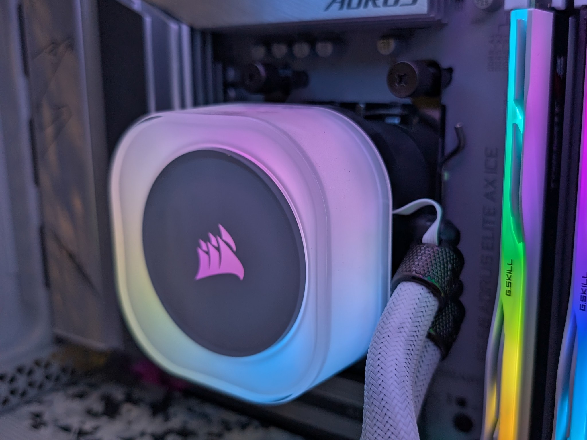 All-white Corsair Mid-Range Build! 7800X3D | RX 7900GRE | 1TB NVME | 32GB DDR5