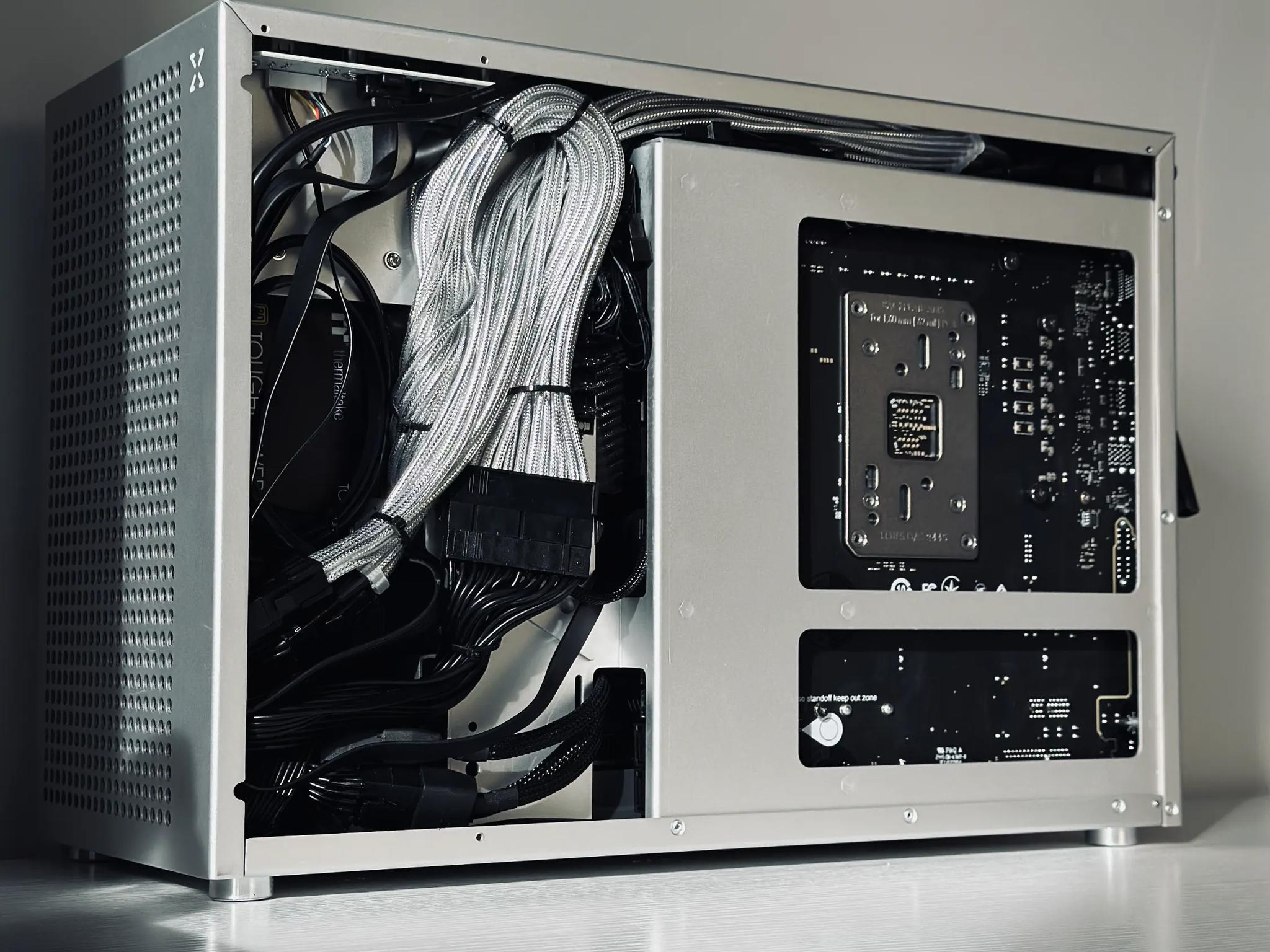 Platinum Minimal SFF PC Build (7800X3D + 9070XT)