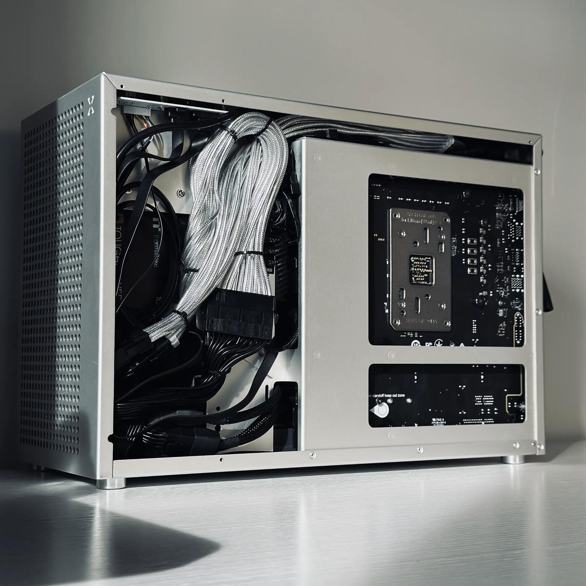 Platinum Minimal SFF PC Build (7800X3D + 9070XT)