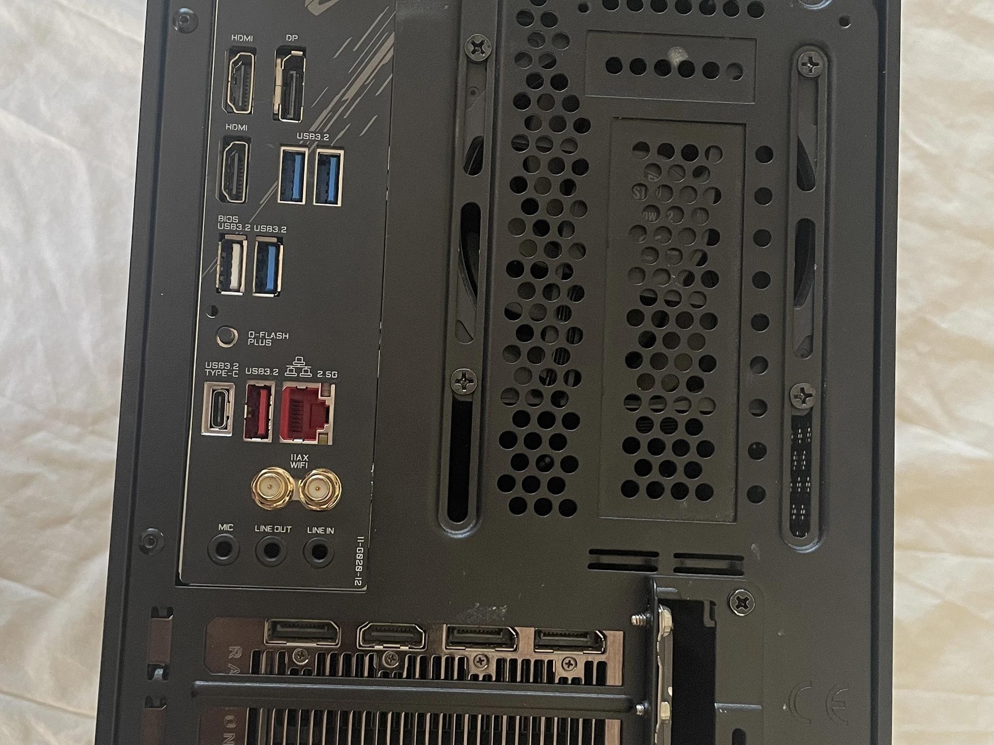 Black SFF ITX AMD Ryzen 7 3700x with Radeon RX5700