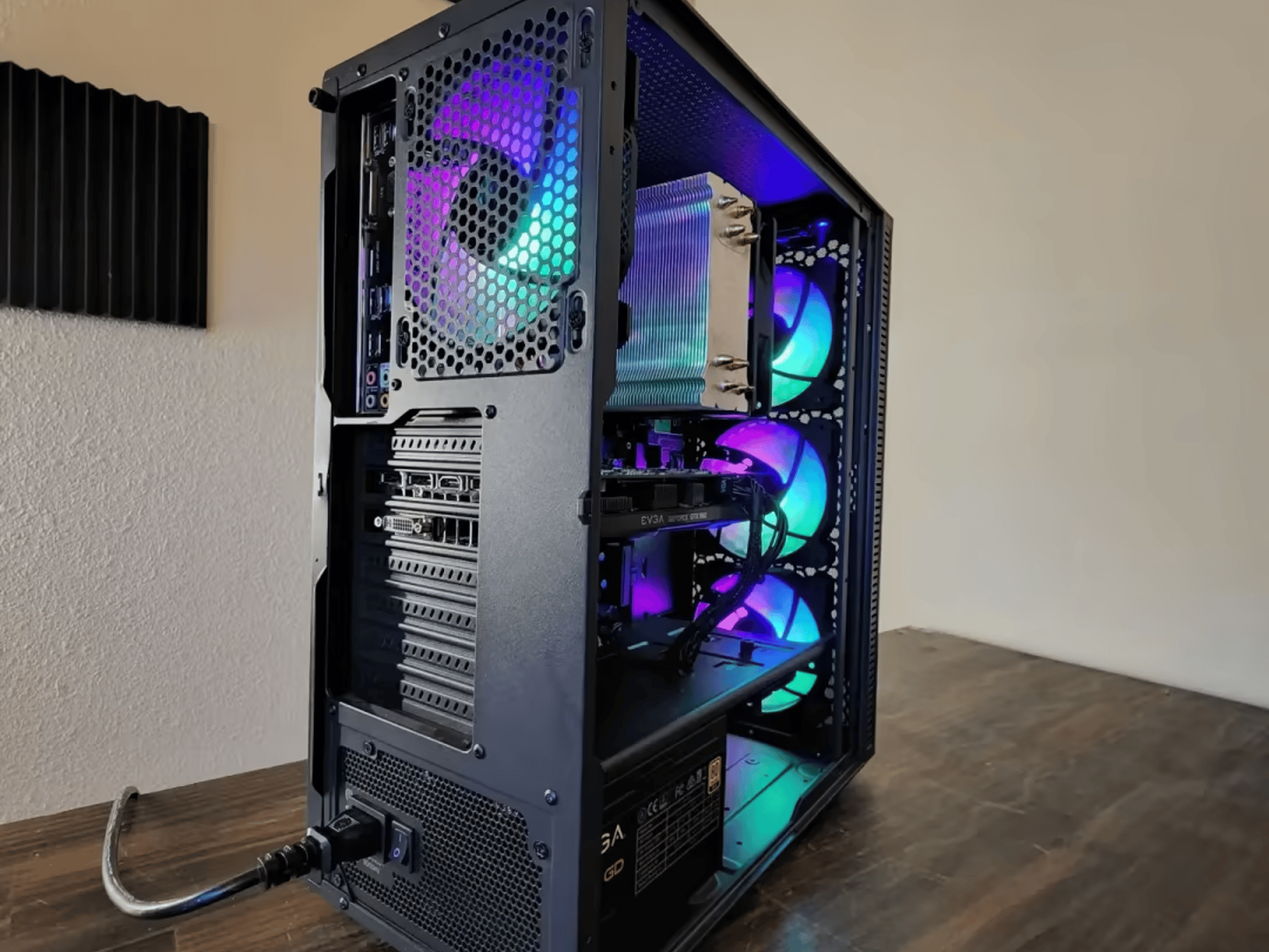 Intel Core i7 7700K // Nvidia GeForce GTX 950 // OLOY 16GB 3000MHz 