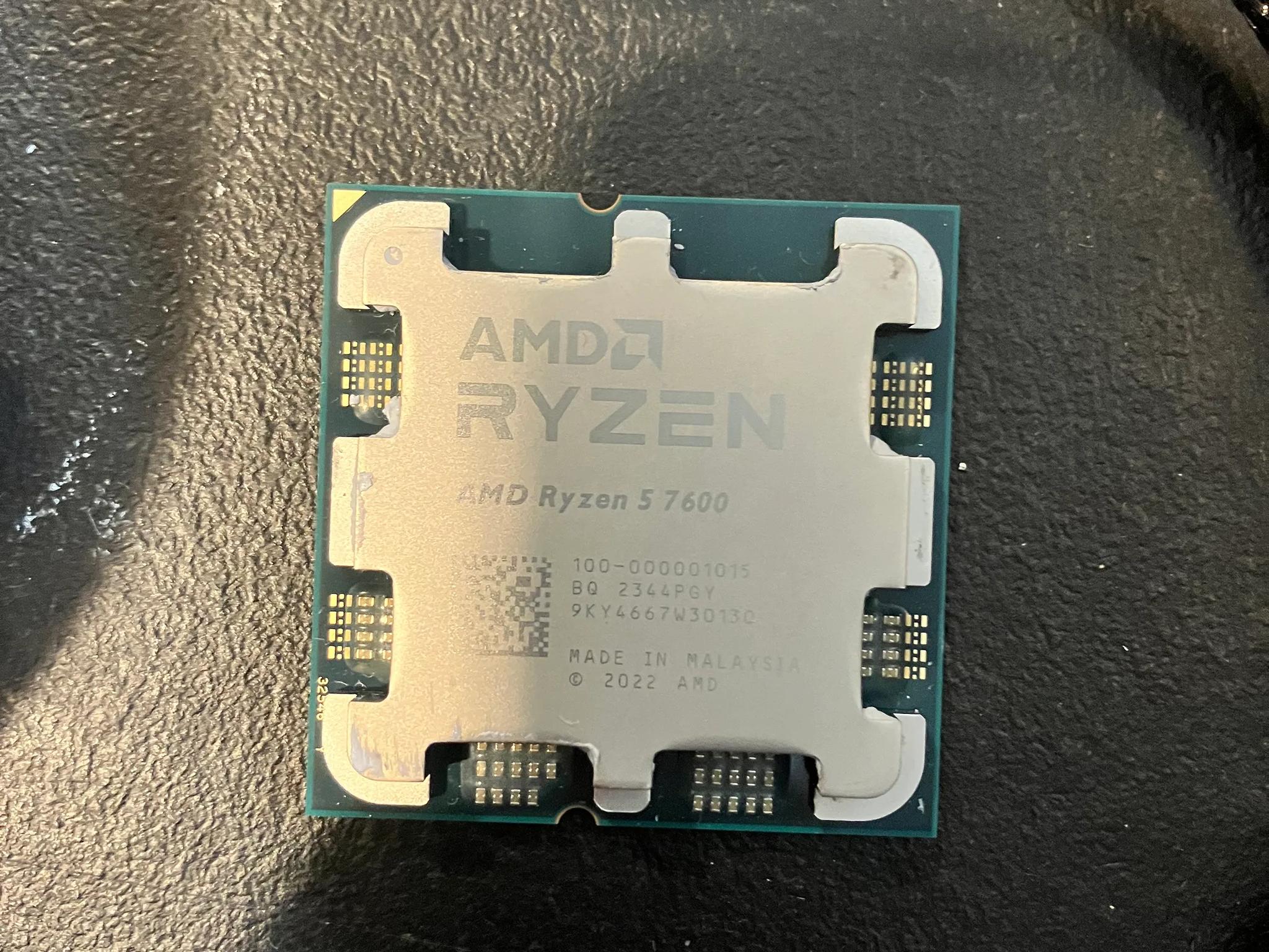 AMD Ryzen 5 7600 W/Stock Wraith Prism Cooler 6 Core 12 Thread 5GZ Used: Like New