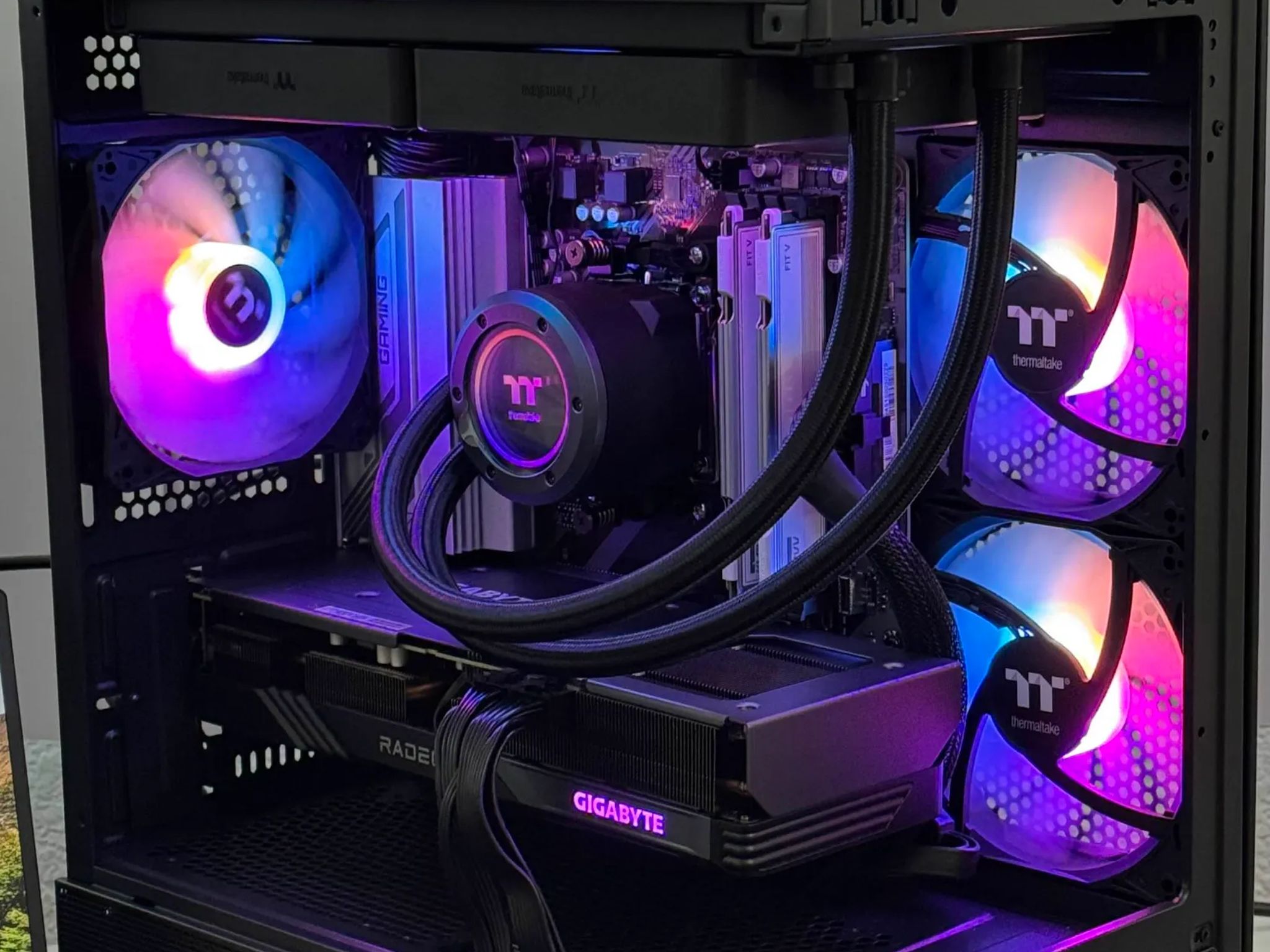 Ryzen 5 7600X + Radeon RX 7600 XT 16GB + 32GB DDR5 Ram (2x16GB) + 1TB M.2 NVME Storage