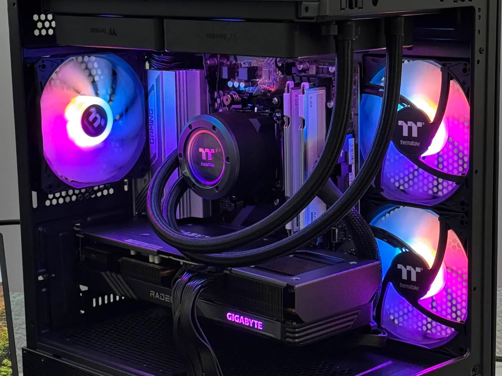 Ryzen 5 7600X + Radeon RX 7600 XT 16GB + 32GB DDR5 Ram (2x16GB) + 1TB M.2 NVME Storage